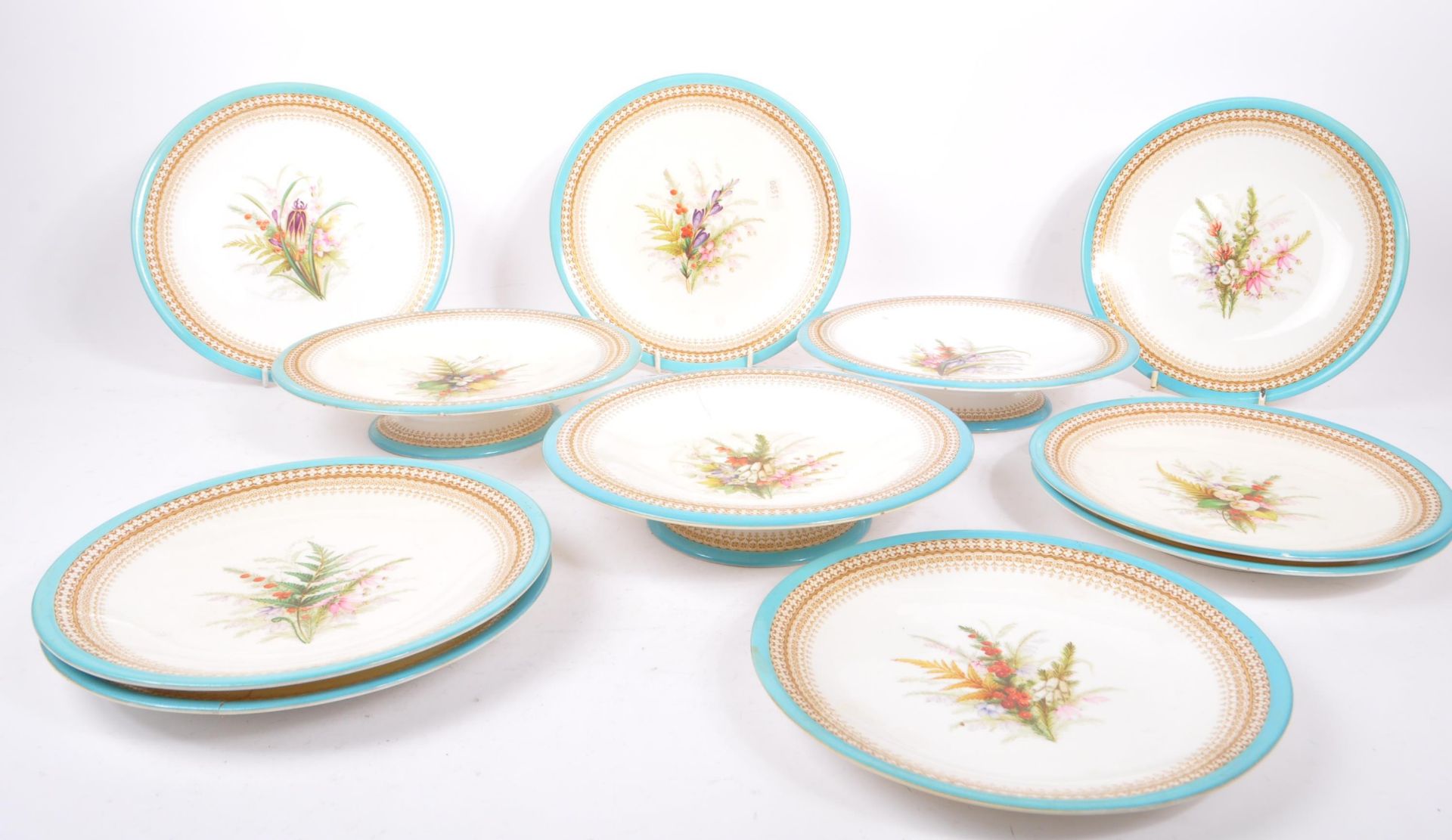 SET OF VICTORIAN ROYAL WORCESTER 'BOTANICAL' PLATES & TAZZAS