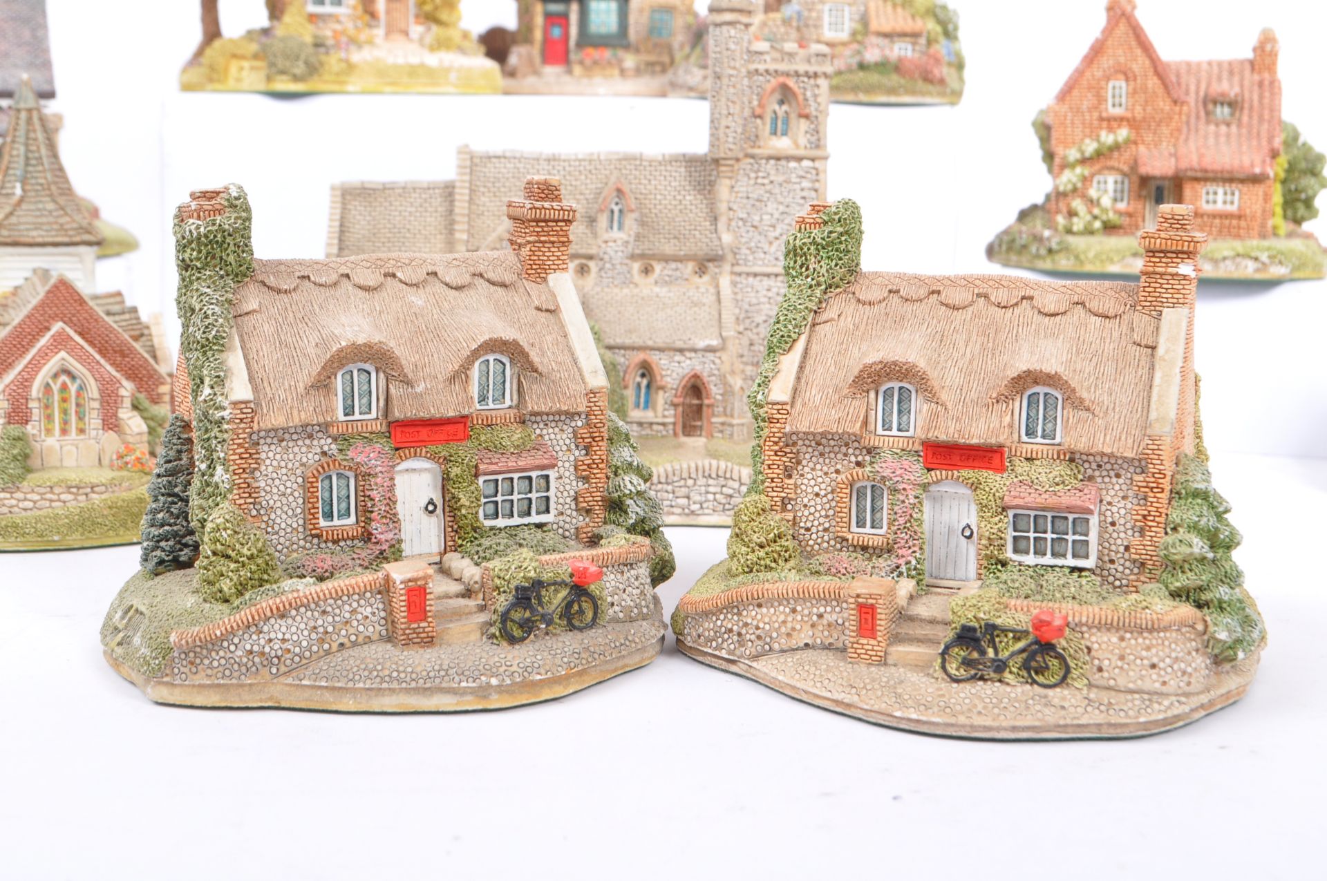 COLLECTION OF VINTAGE LILLIPUT LANE COTTAGES - Bild 8 aus 11