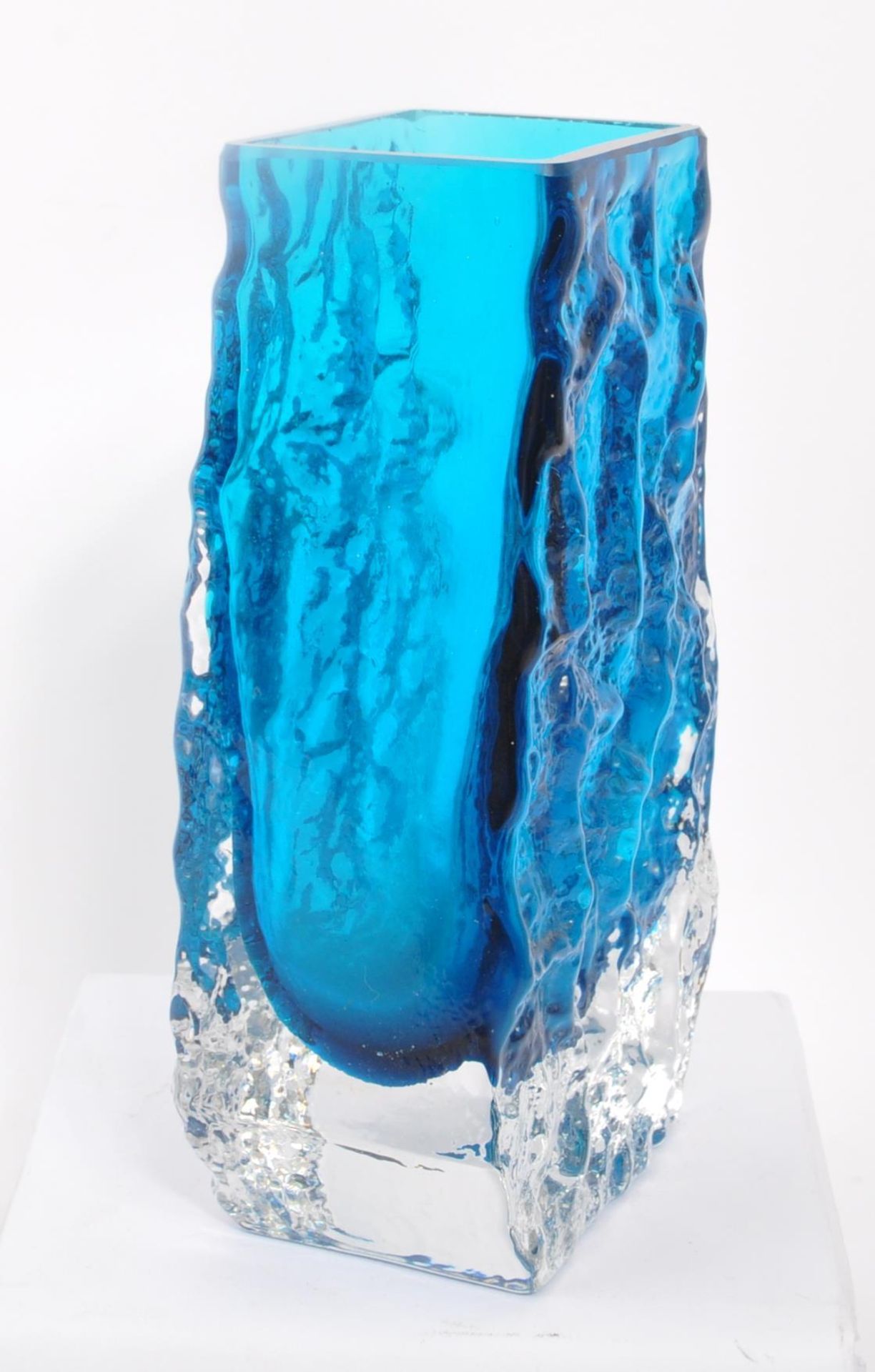 WHITEFRIARS - RETRO STUDIO ART GLASS COFFIN VASE - Image 3 of 9