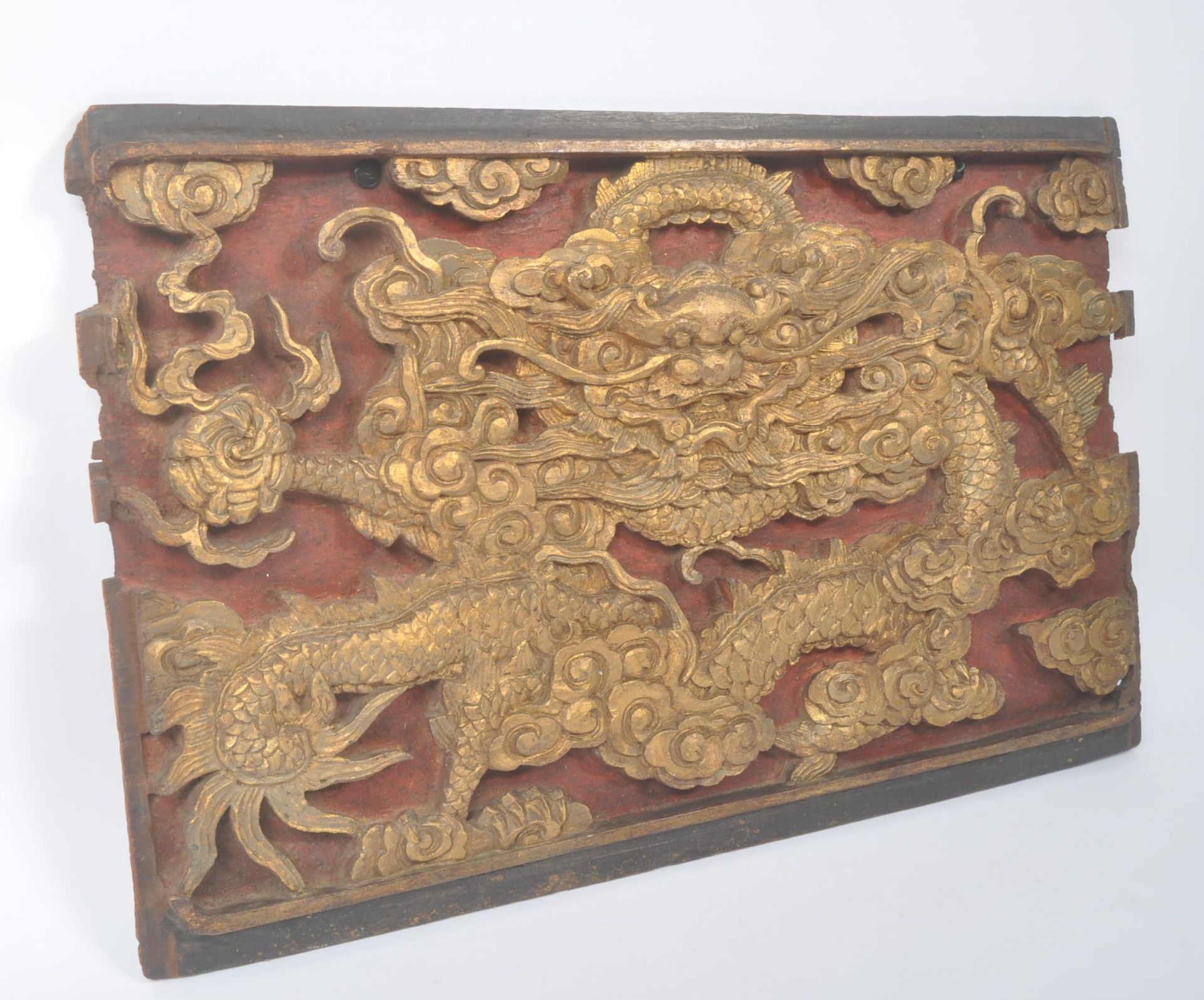 19TH CENTURY CHINESE GILT WOOD DRAGON PANEL - Bild 3 aus 5