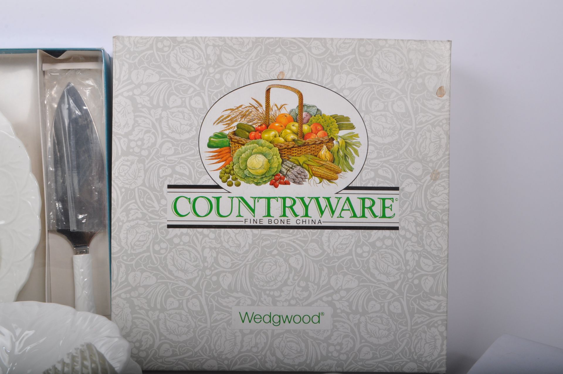 COALPORT - COLLECTION OF COUNTRYWARE TEA AND DINNER SET - Image 9 of 9