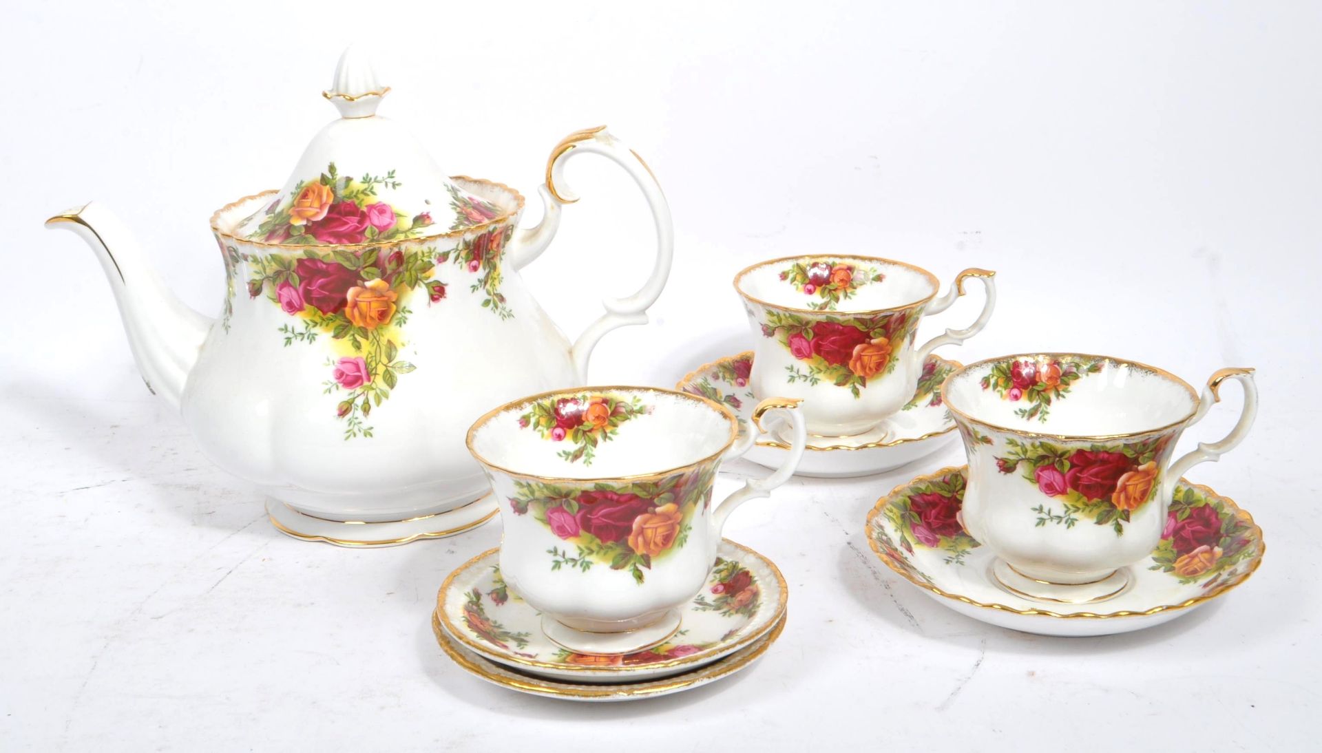 ROYAL ALBERT - OLD COUNTRY ROSES - PORCELAIN PART TEA SET