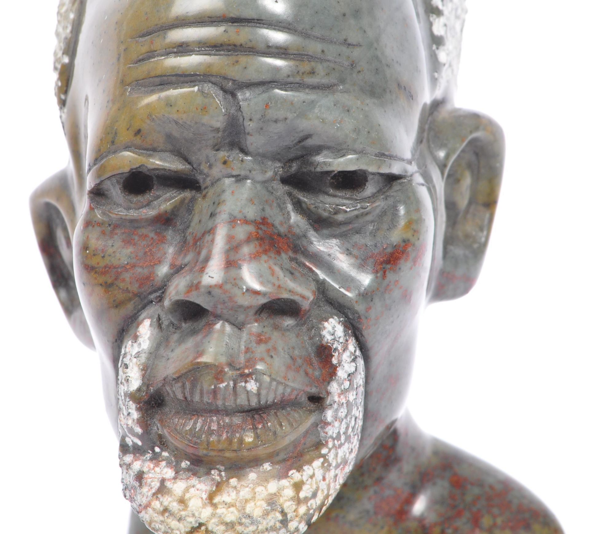 VINTAGE LATE 20TH CENTURY ZULULAND STONE CARVING OF A BUST - Image 5 of 6