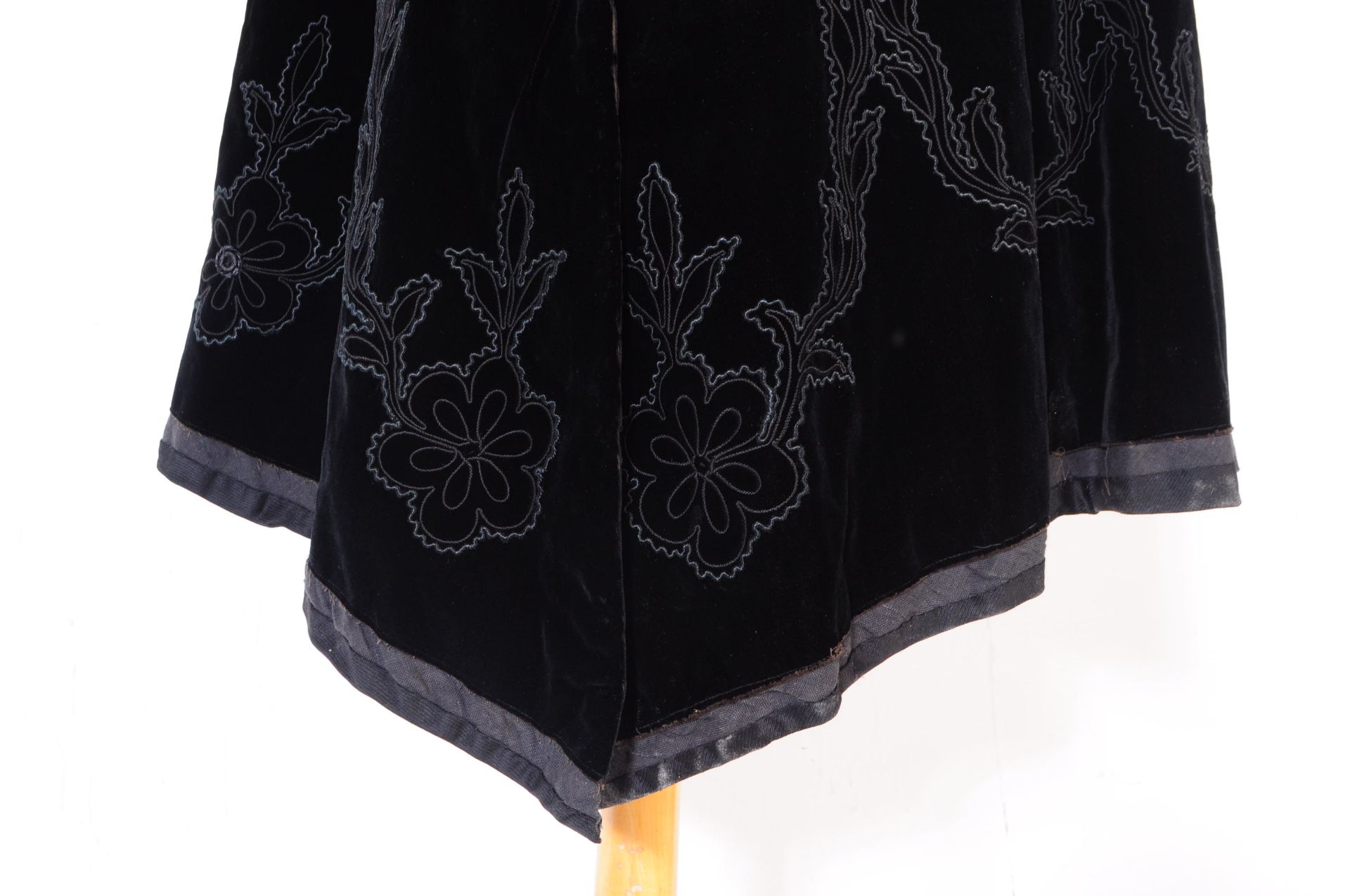 TWO VICTORIAN CLOTHING ITEMS - VELVET CAPE & SHIRT - Image 12 of 12