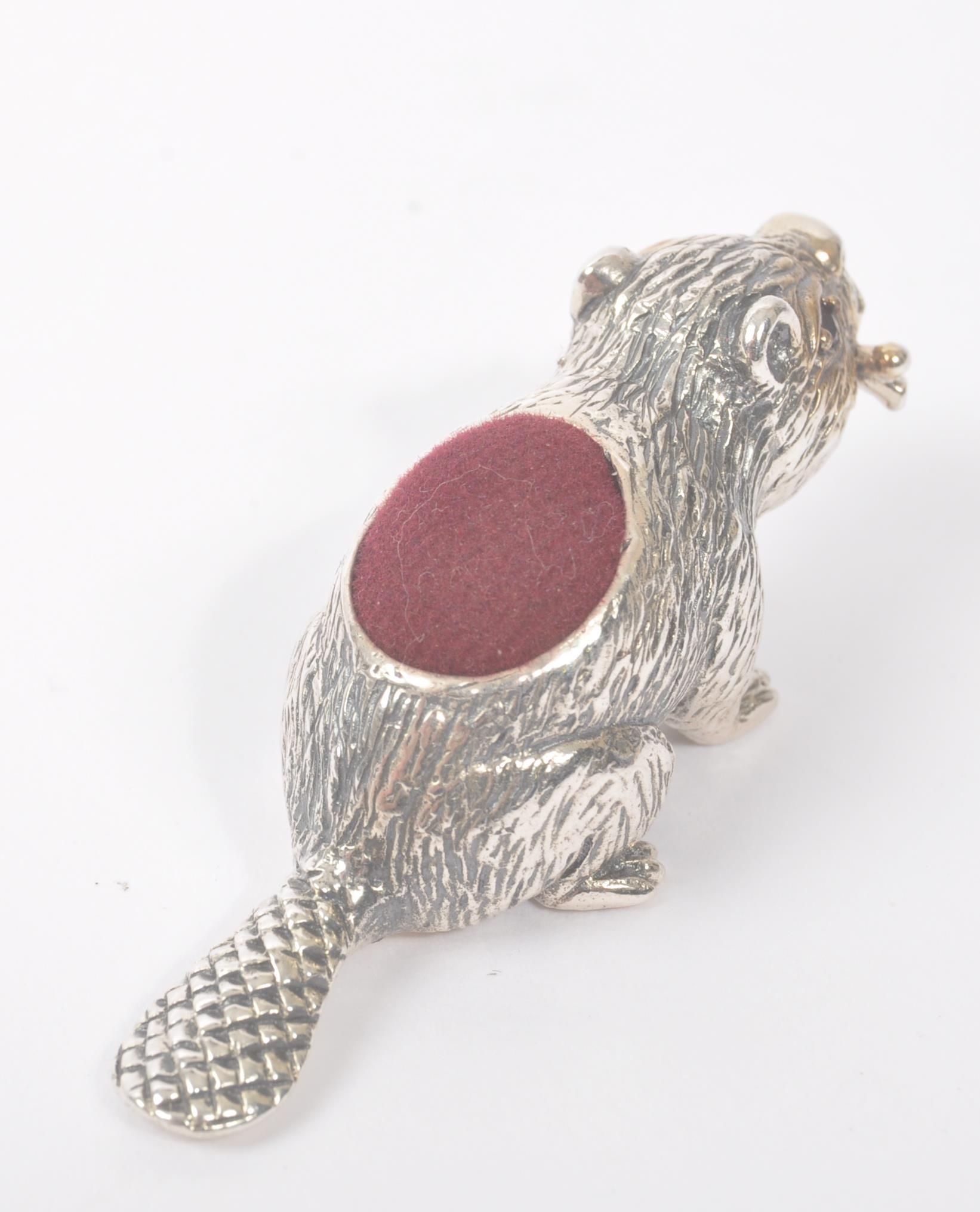 STERLING SILVER PINCUSHION IN THE FORM OF A BEAVER - Image 3 of 5