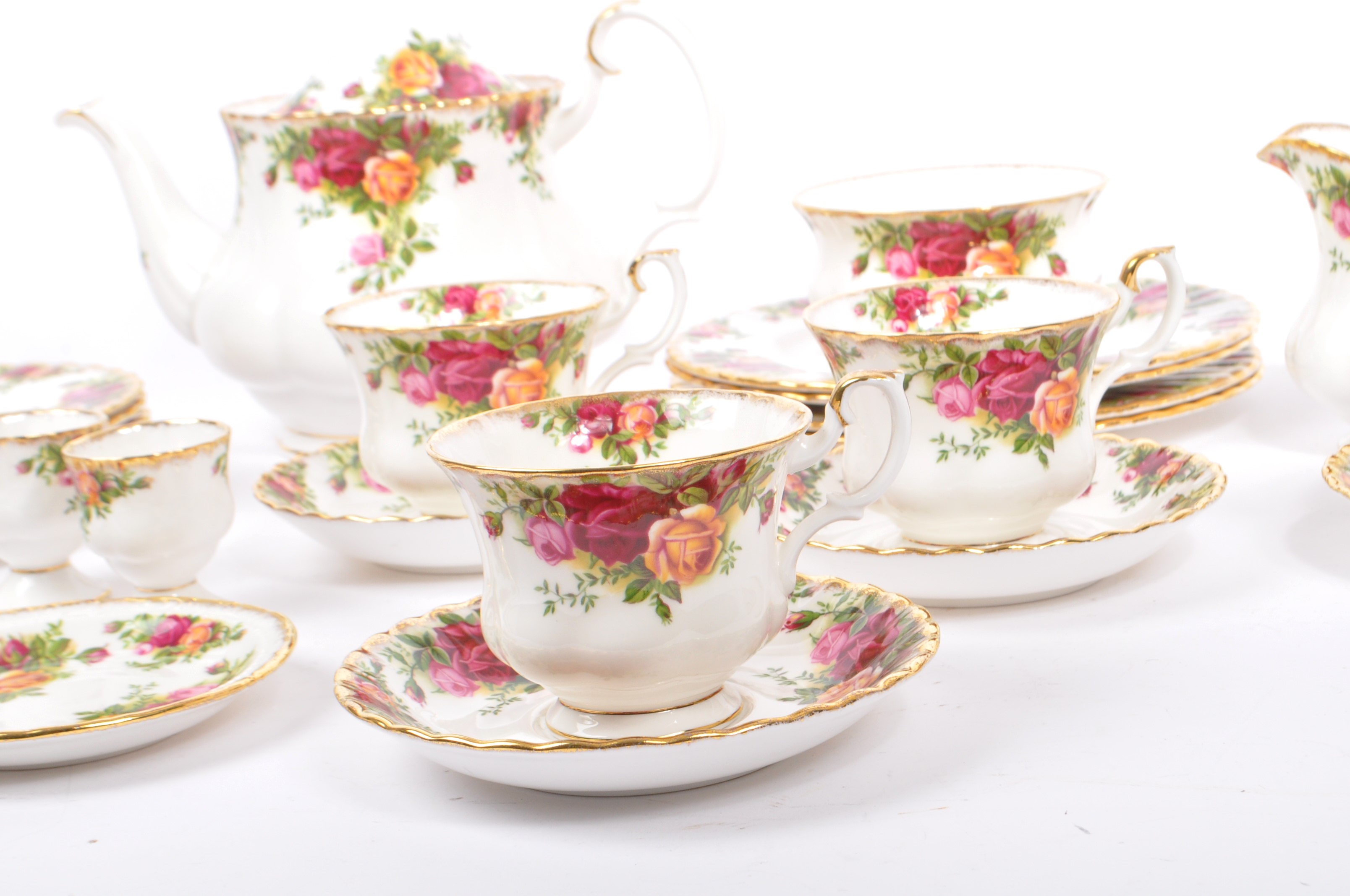 MID 20TH CENTURY OLD COUNTRY ROSES ROYAL ALBERT TEA SET - Image 2 of 8