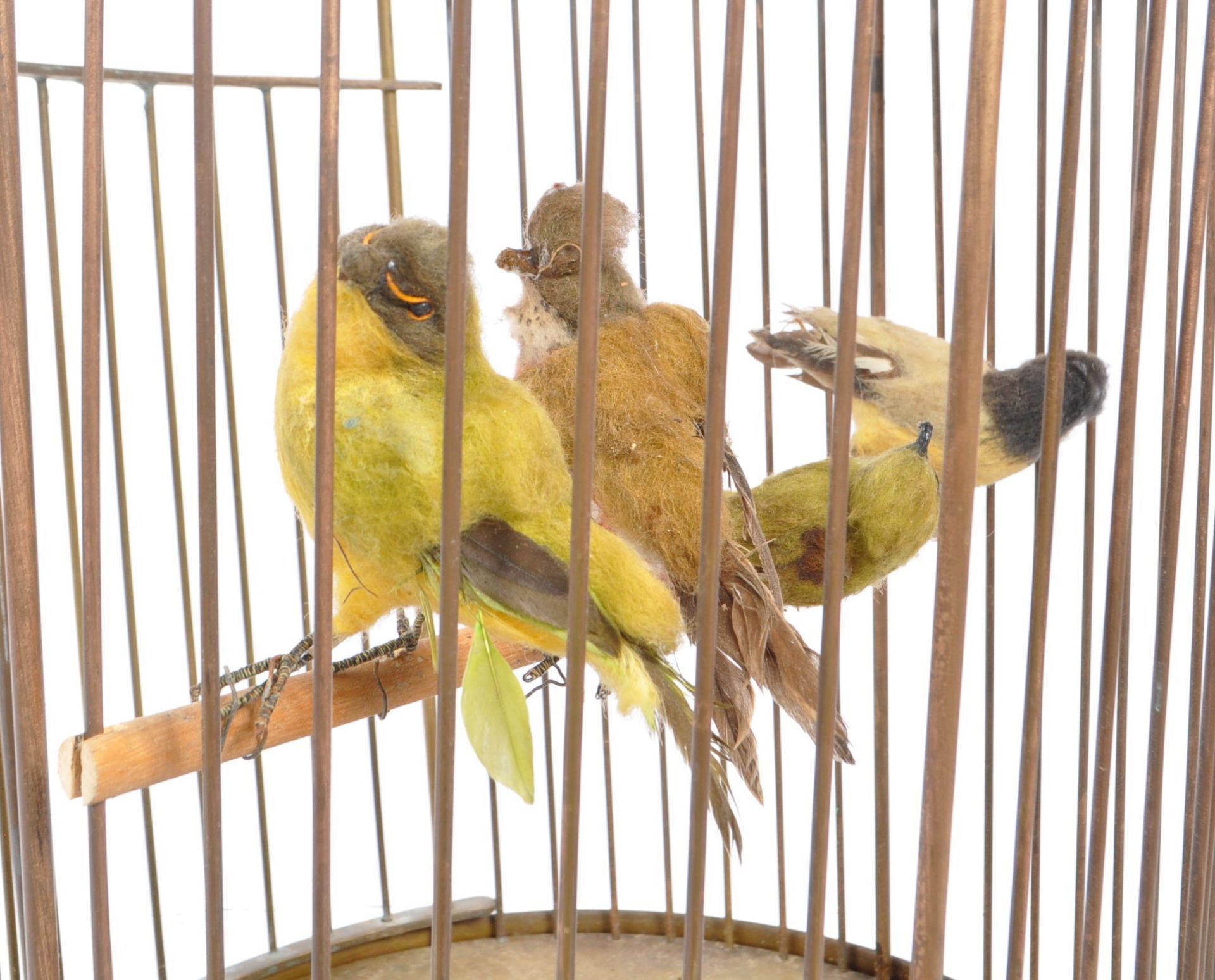 EDWARDIAN BRASS BIRD CAGE WITH FELT BIRDS WITHIN - Bild 2 aus 5