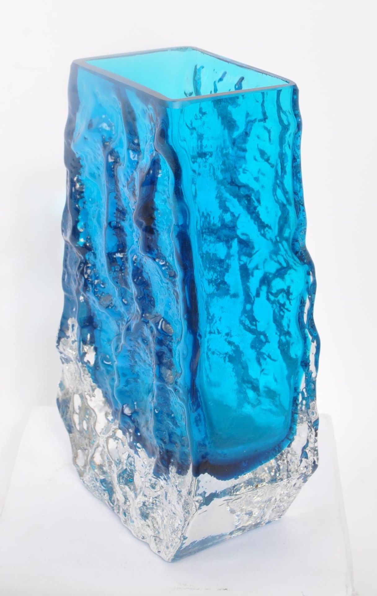 WHITEFRIARS - RETRO STUDIO ART GLASS COFFIN VASE - Image 4 of 9