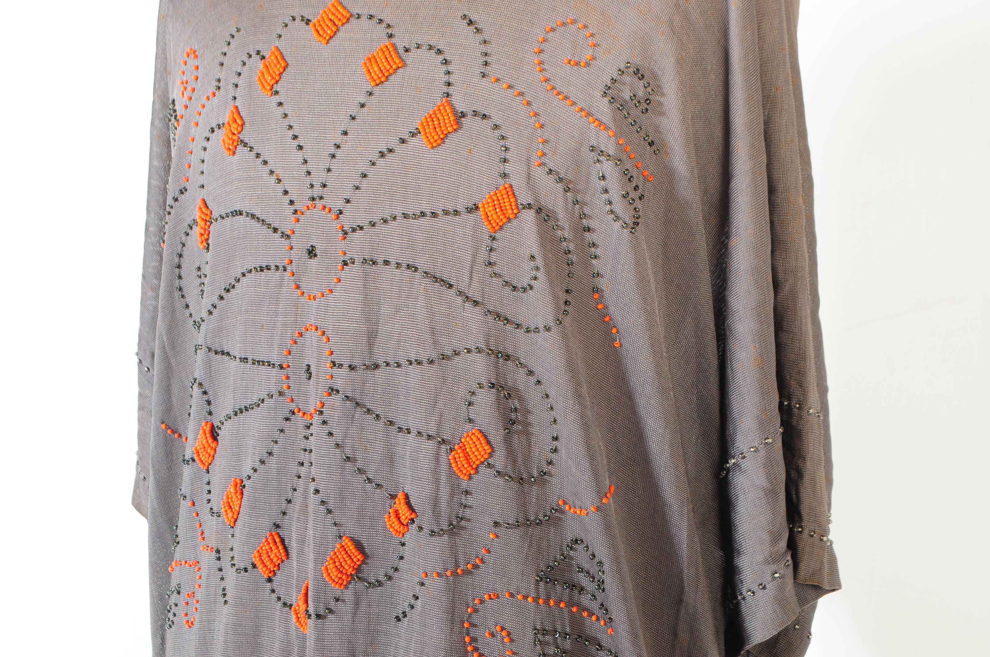 1920S ERA CANADIAN GREY AND ORANGE BEADED DRESS - Image 6 of 7