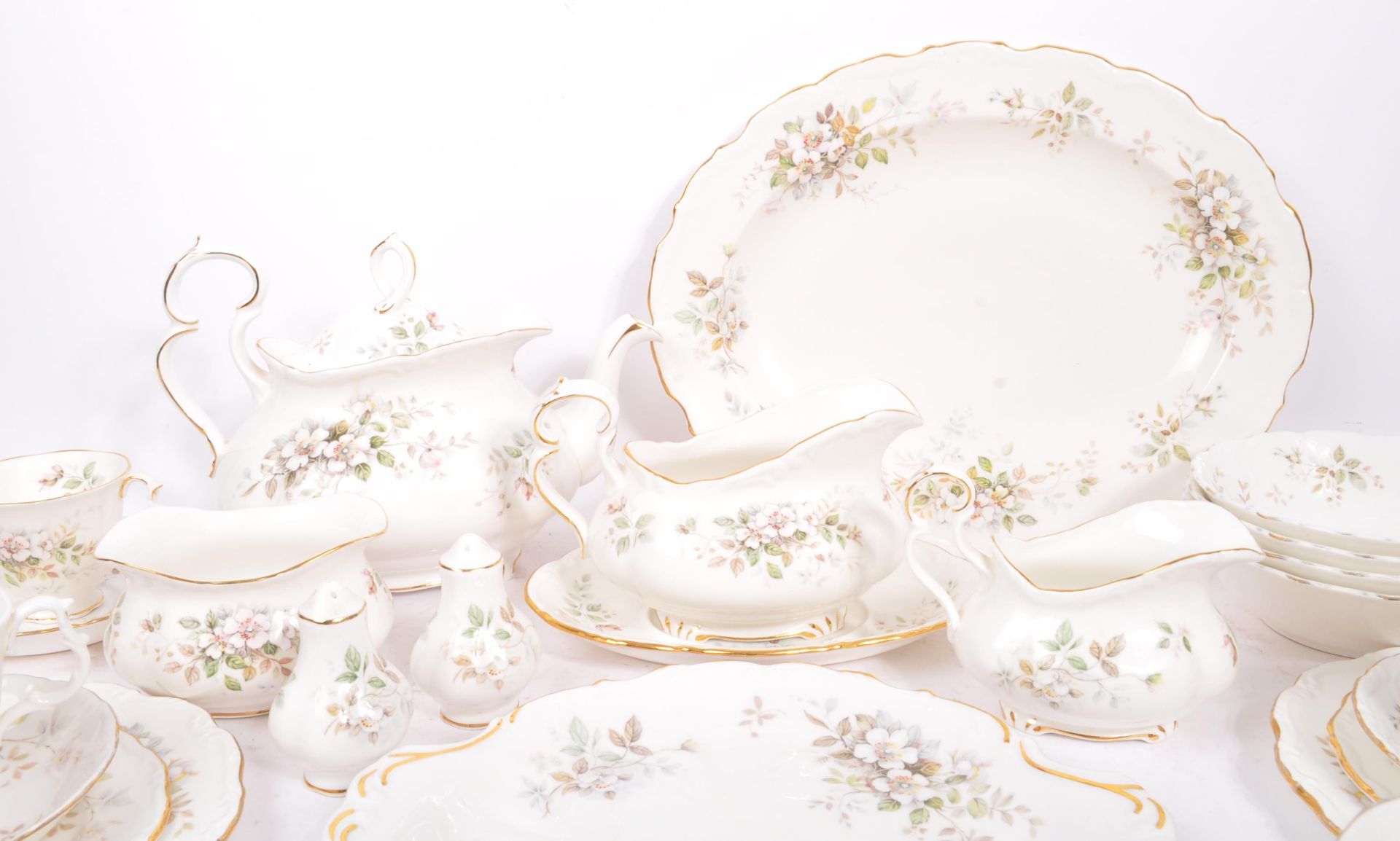 ROYAL ALBERT PORCELAIN HAYWORTH DINNER TEA AND COFFEE SERVICE - Image 2 of 8