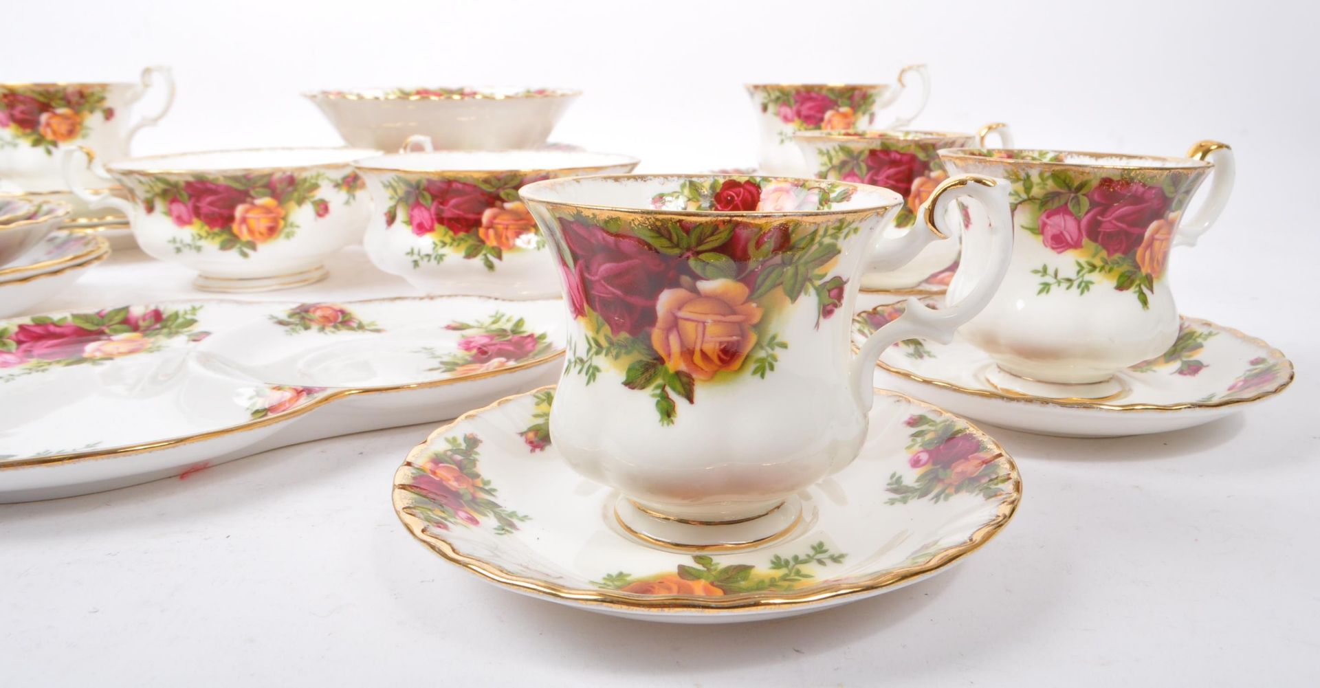 ROYAL ALBERT - OLD COUNTRY ROSES TABLE / TEA SERVICE - Bild 2 aus 7