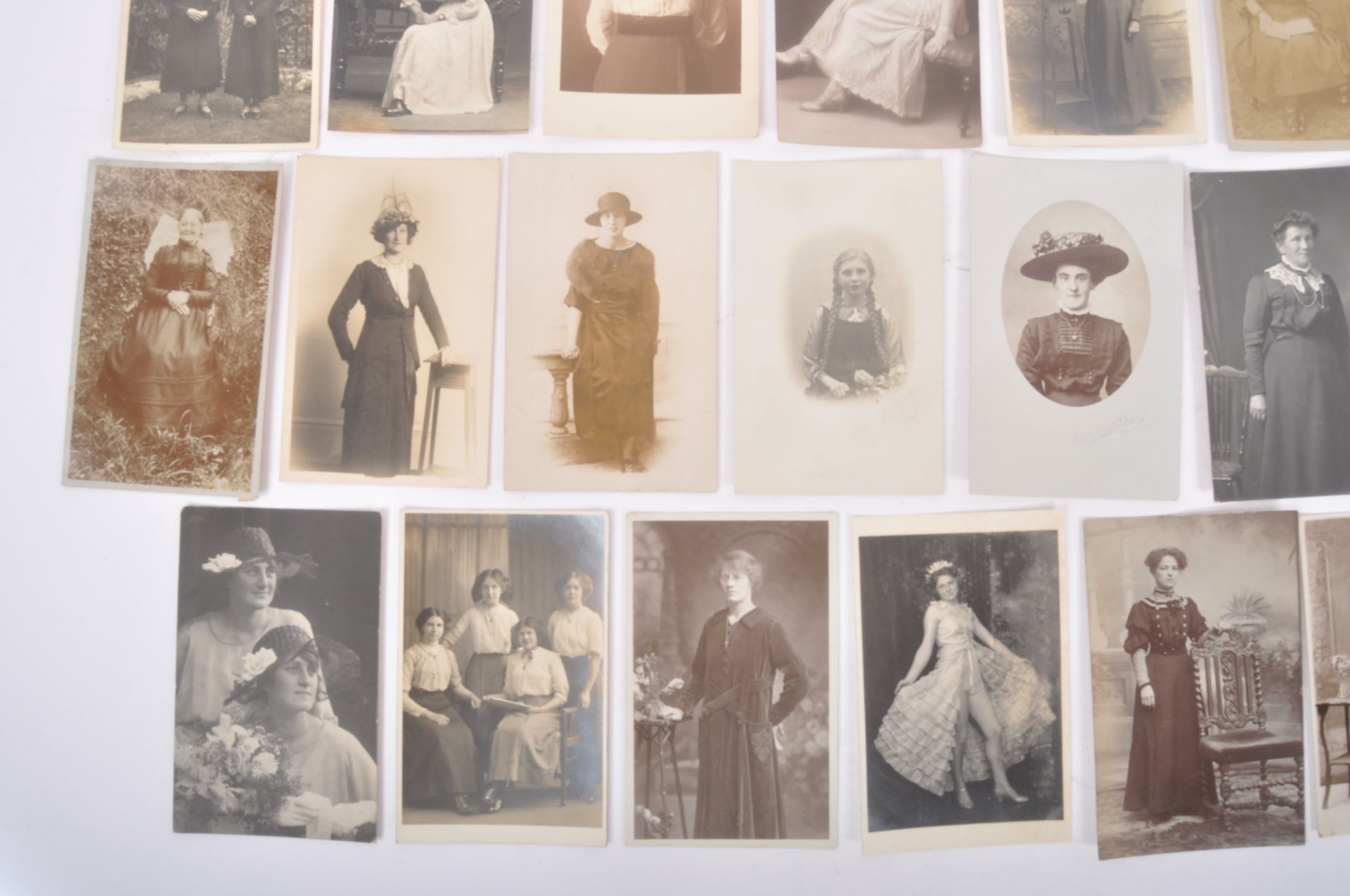 COLLECTION OF REAL PHOTO POSTCARDS OF SOCIAL HISTORY WOMEN - Bild 14 aus 15