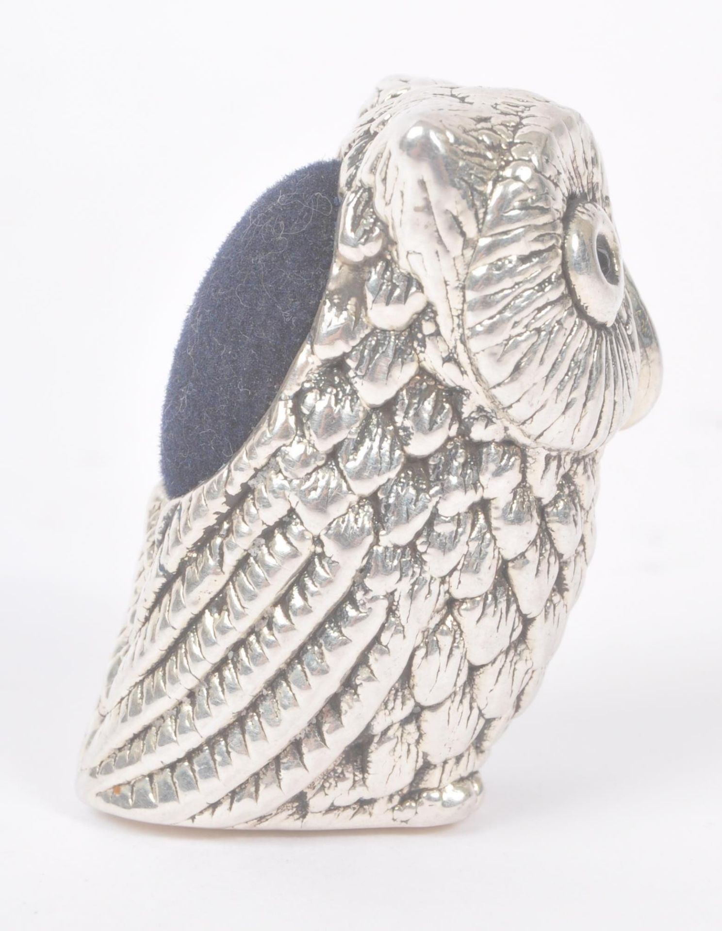 SILVER PINCUSHION IN THE FORM OF AN OWL - Image 2 of 5