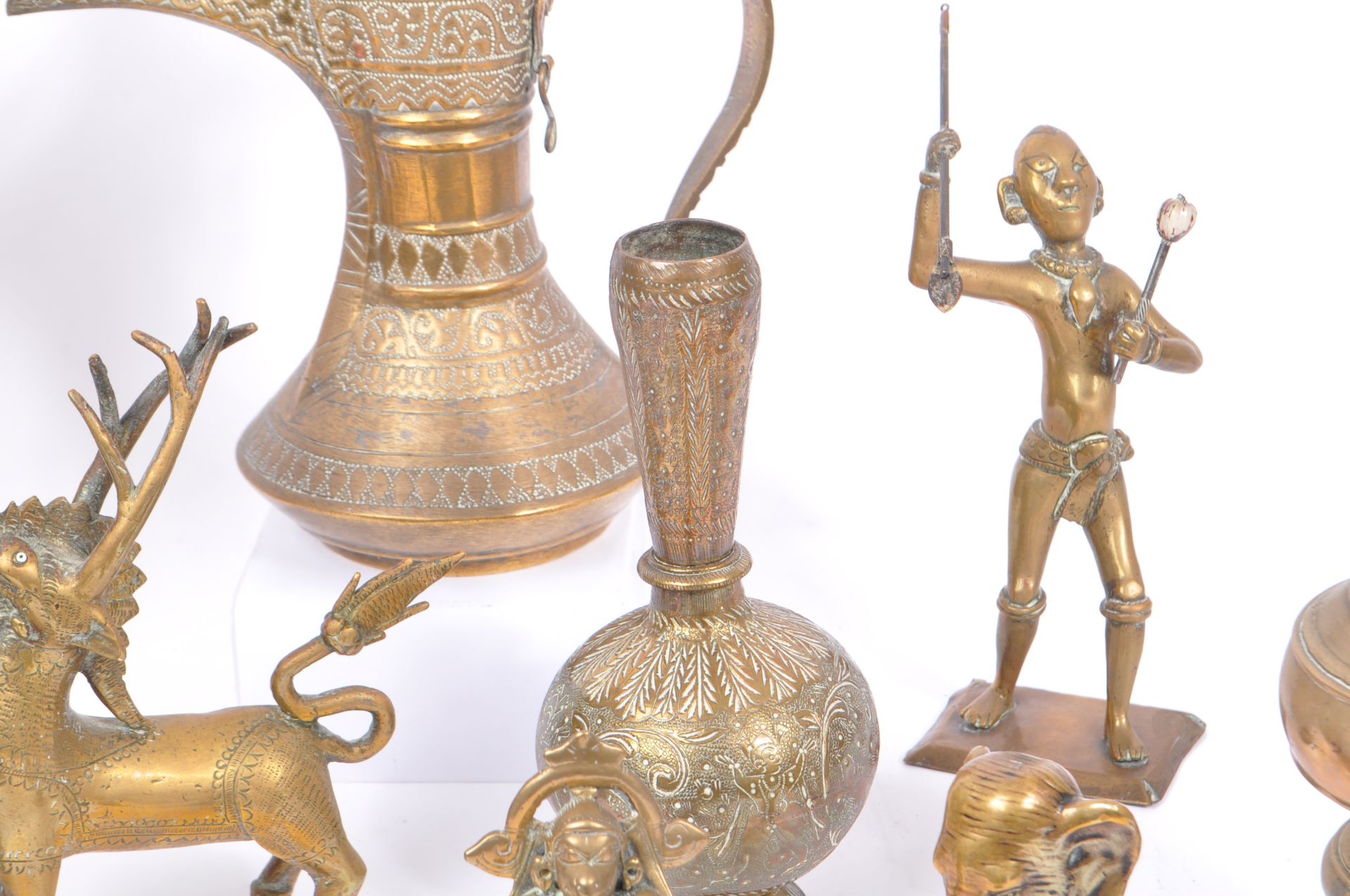 COLLECTION OF TRIBAL AND RELIGIOUS BRASS CURIOS - Bild 6 aus 8