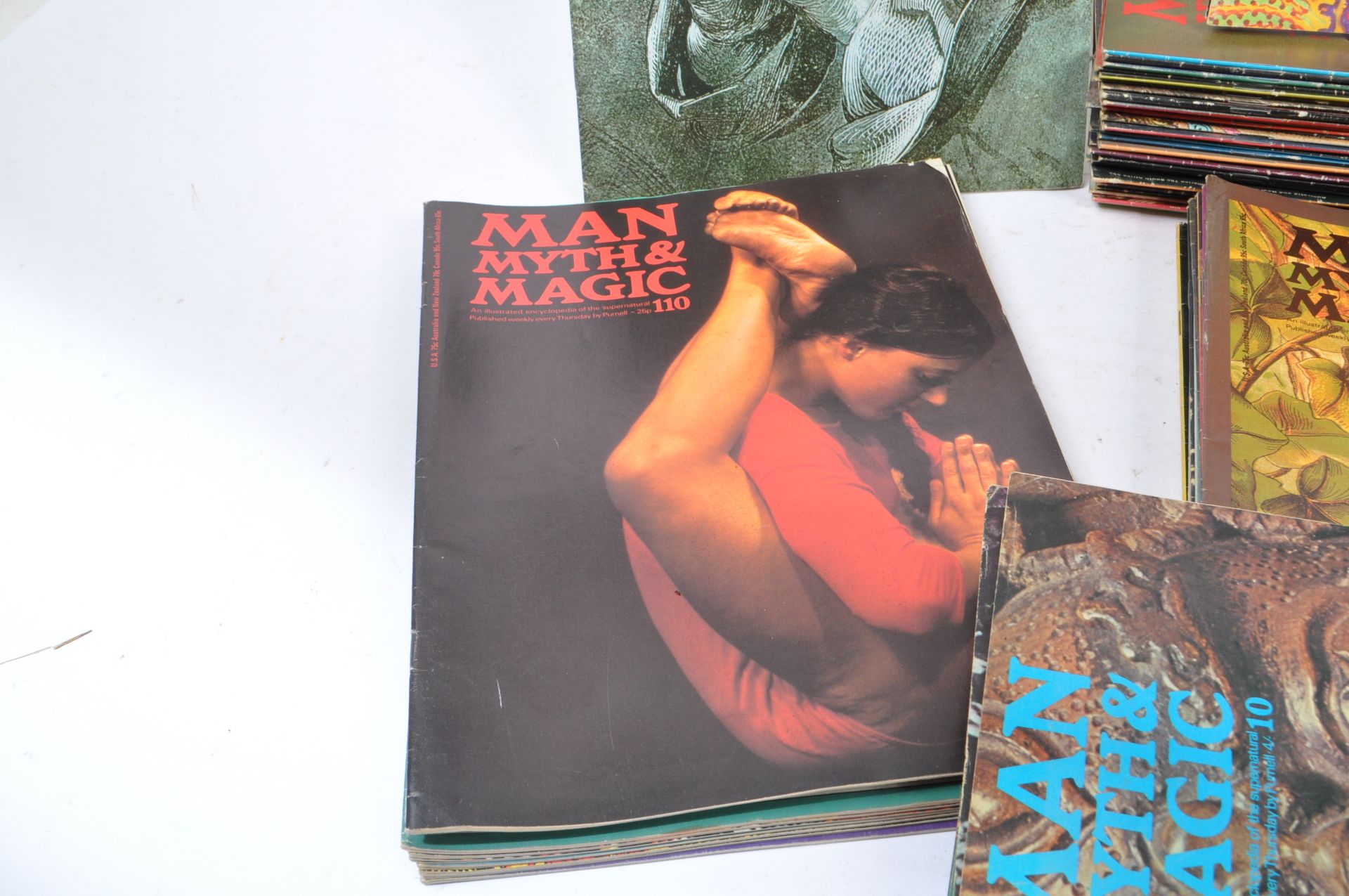 LARGE COLLECTION OF 1970S MAN MYTH & MAGIC MAGAZINES - Bild 4 aus 5