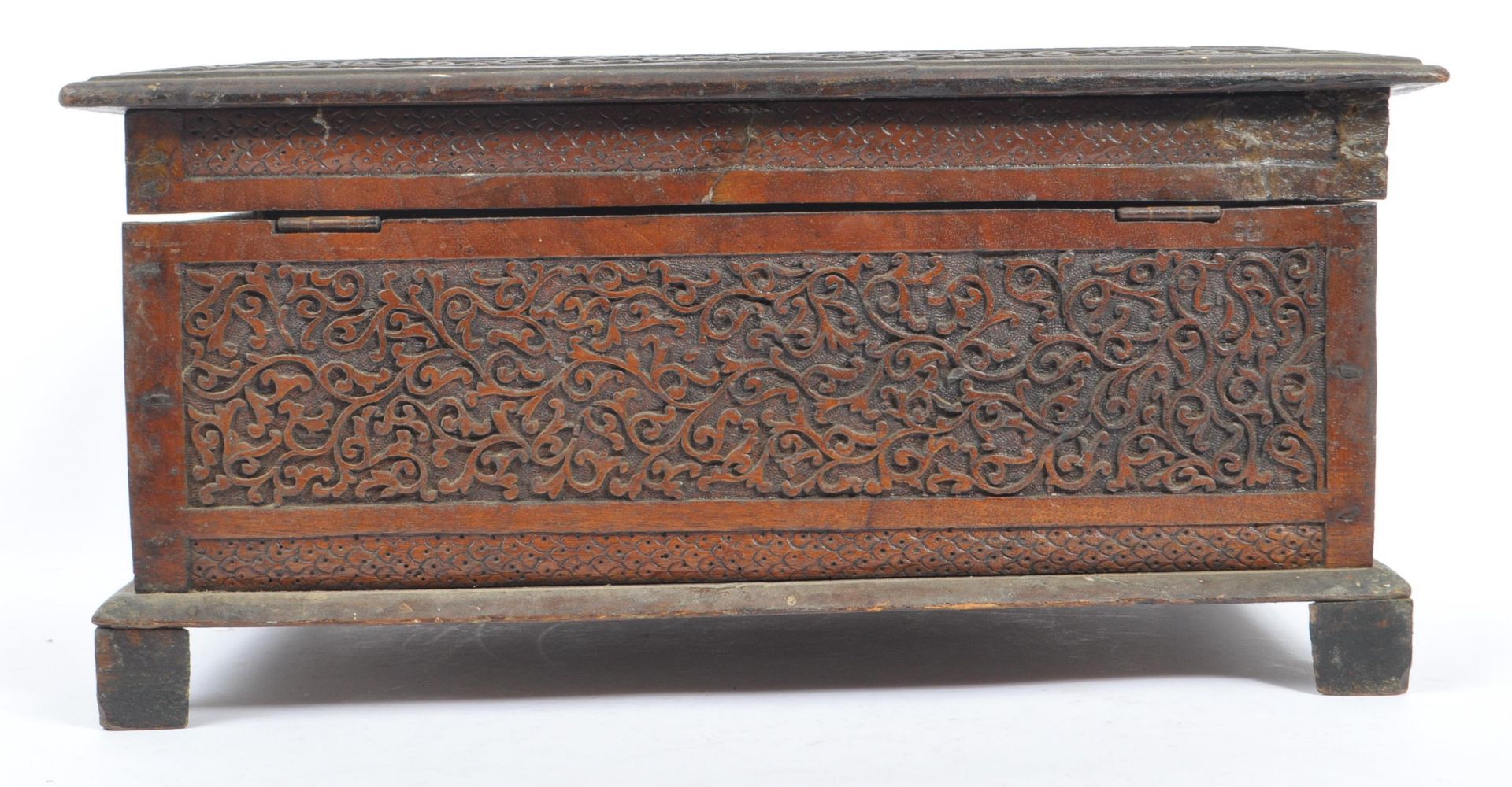 VINTAGE 20TH CENTURY KASHMIRI CAMPHOR WOOD CARVED BOX - Bild 3 aus 6