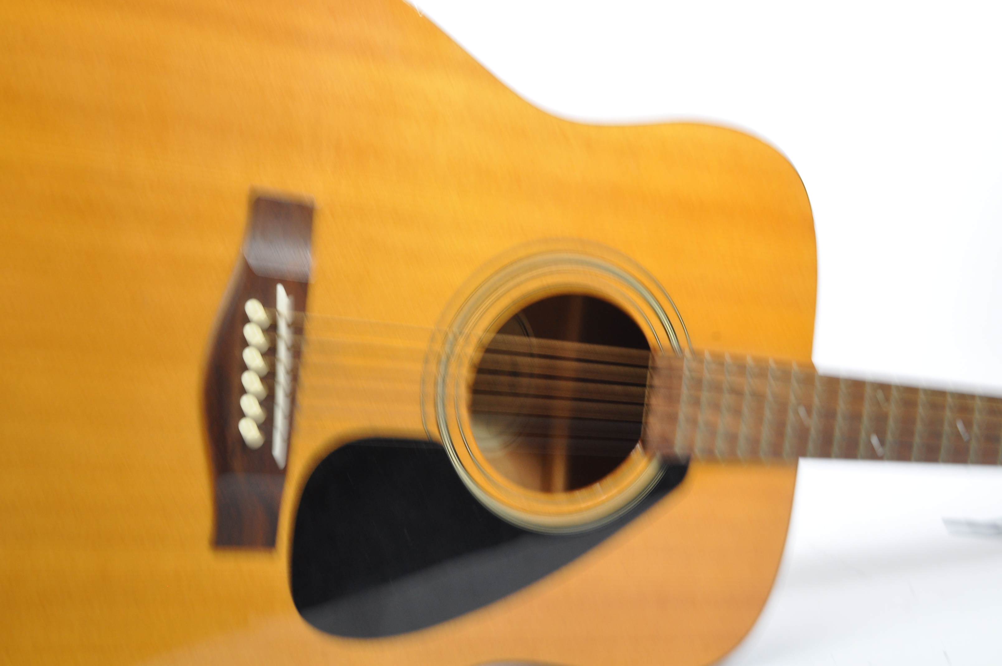 YAMAHA F310 F-310 ACOUSTIC GUITAR WITH CASE - Image 3 of 5