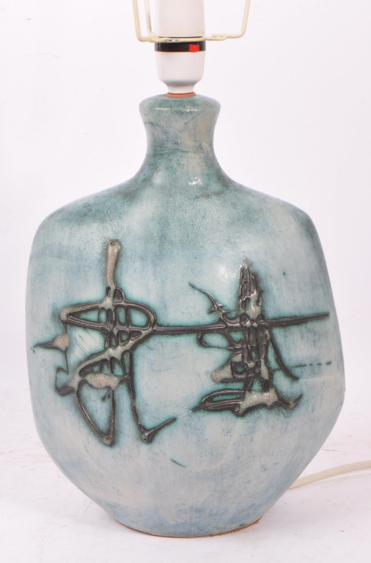 TREMAEN POTTERY - 20TH CENTURY CERAMIC LAMP - Image 2 of 6