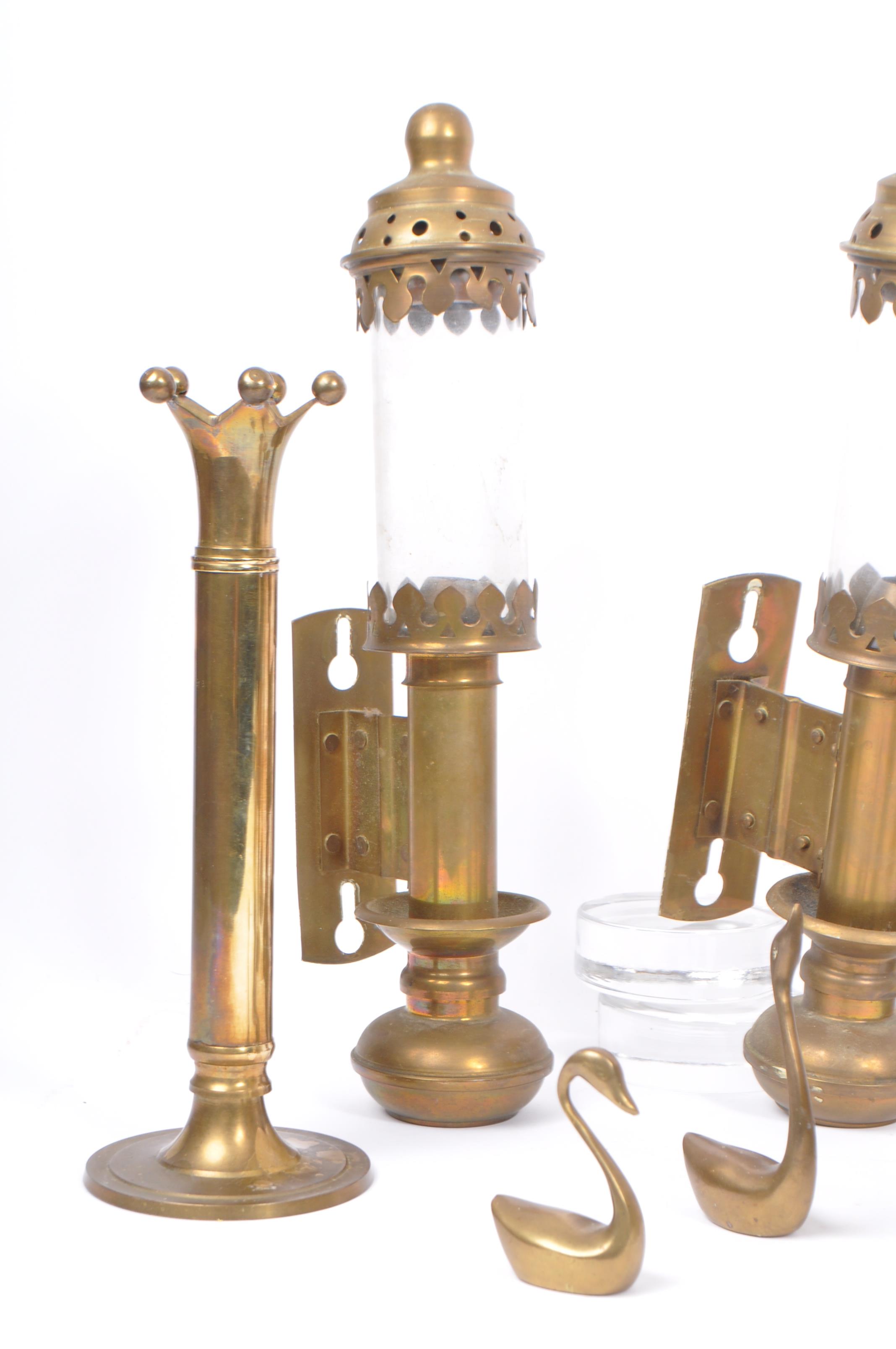 COLLECTION OF DECORATIVE BRASS AND LIGHTING WARES - Image 5 of 6