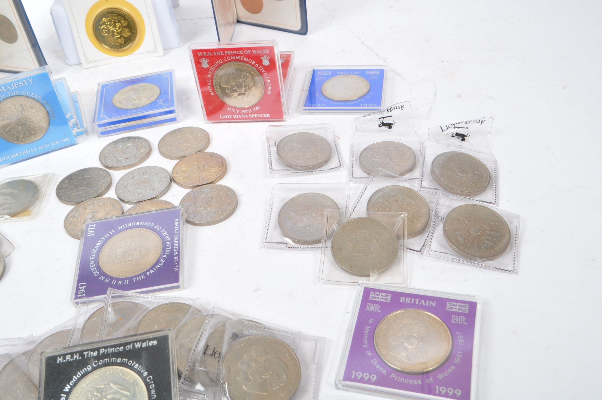 COLLECTION OF 20TH CENTURY BRITISH CURRENCY CROWN COINS - Image 4 of 7