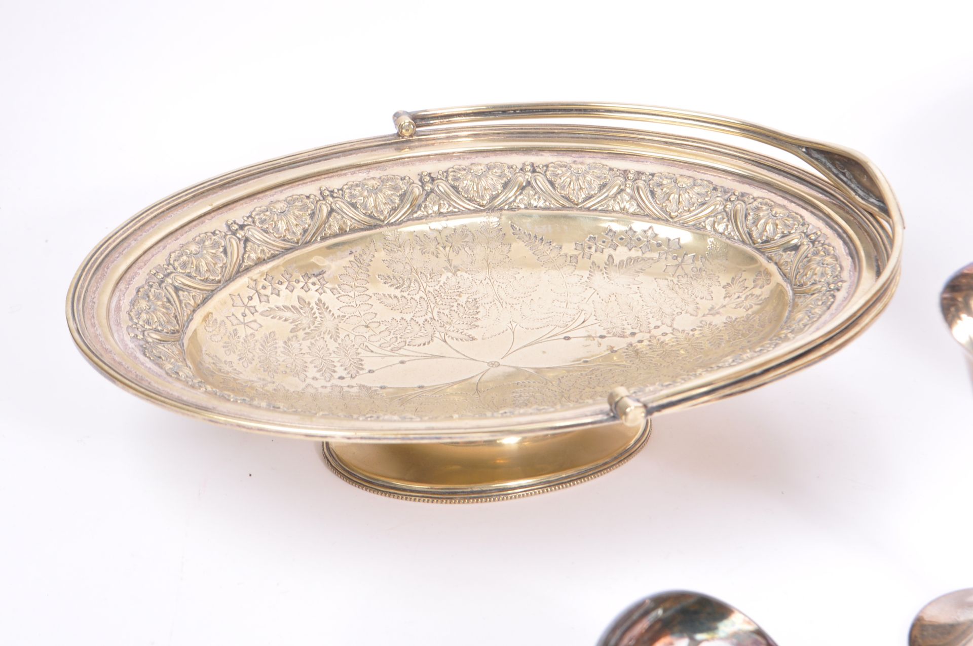 COLLECTION OF SILVER PLATED ITEMS TO INCLUDE PUNCH BOWL - Bild 2 aus 7