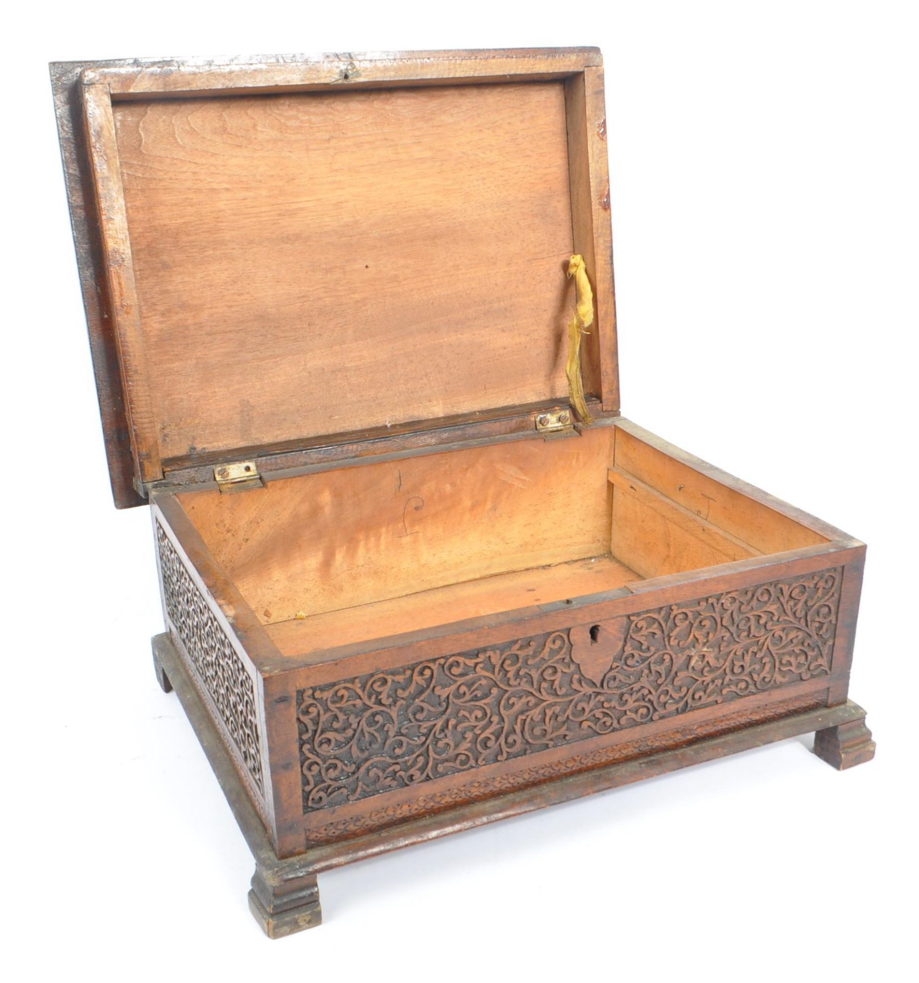 VINTAGE 20TH CENTURY KASHMIRI CAMPHOR WOOD CARVED BOX - Image 6 of 6