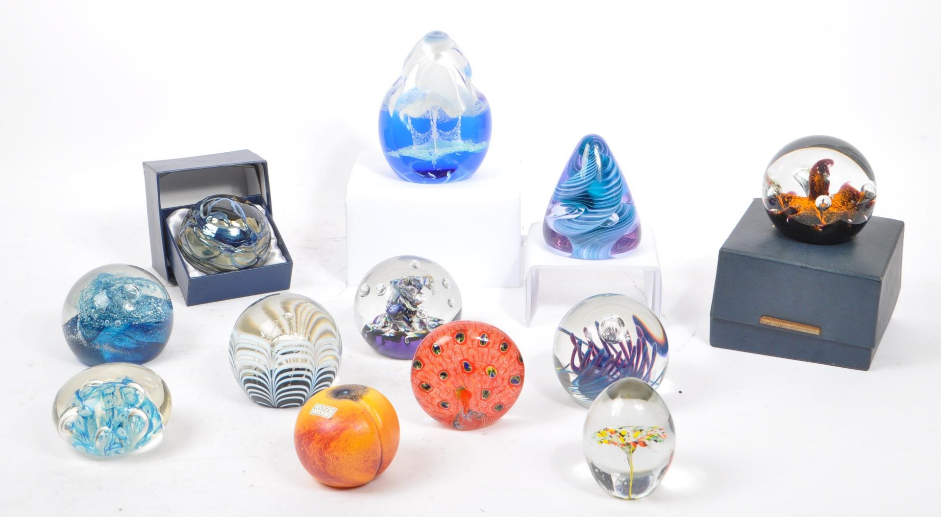 COLLECTION OF VINTAGE STUDIO ART GLASS PAPERWEIGHTS