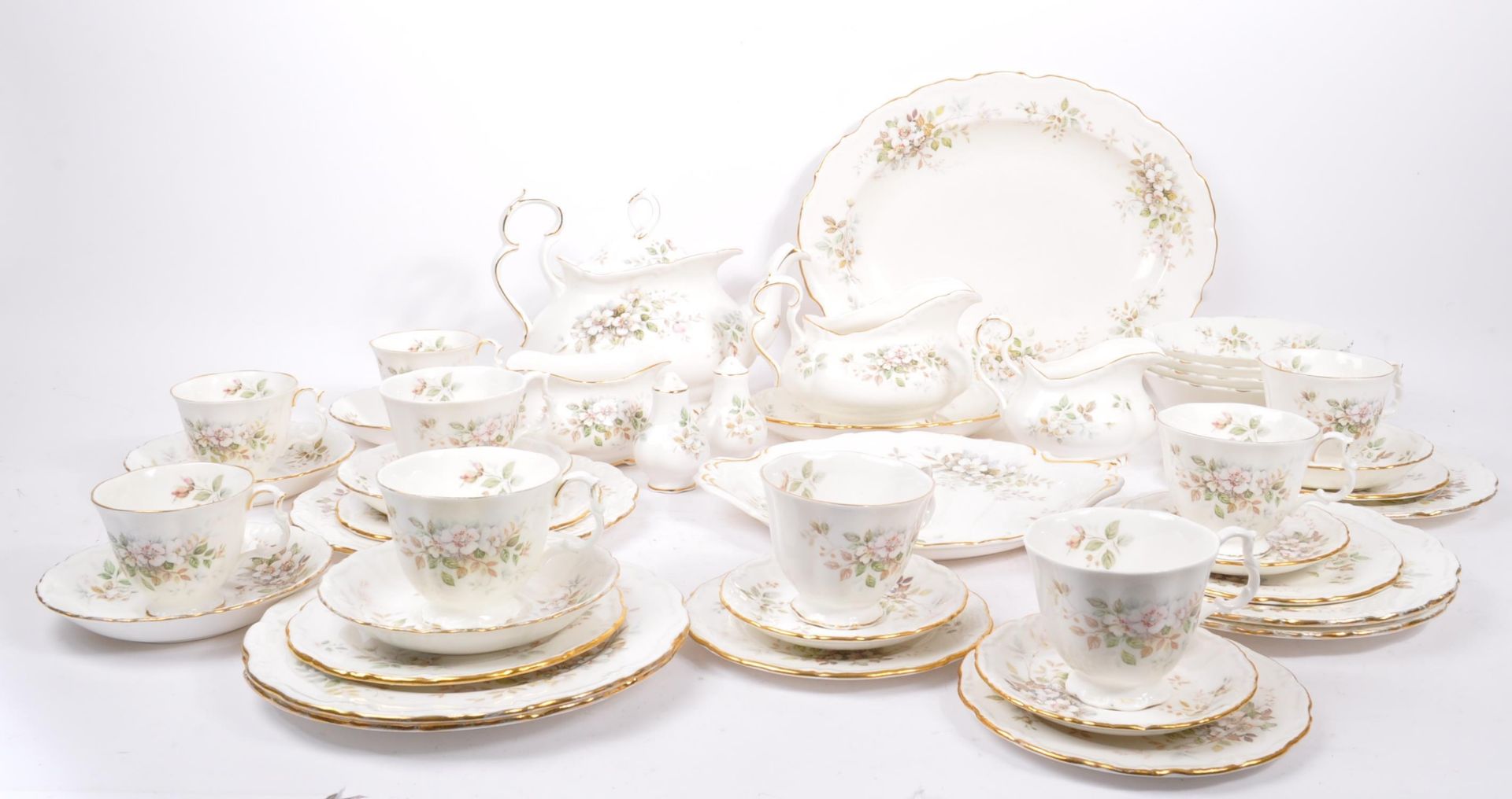 ROYAL ALBERT PORCELAIN HAYWORTH DINNER TEA AND COFFEE SERVICE