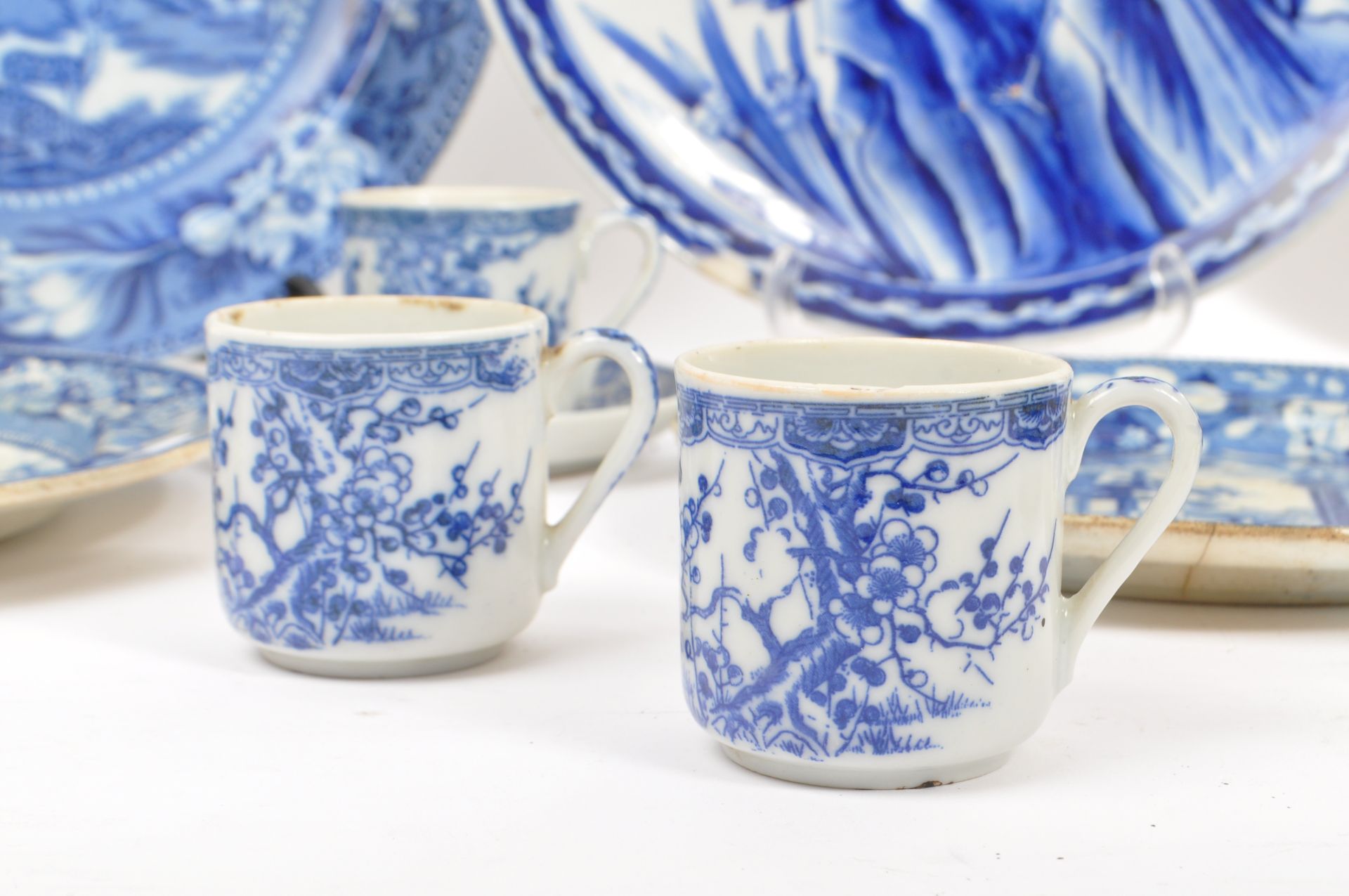 COLLECTION OF 19TH CENTURY & LATER BLUE AND WHITE CERAMICS - Image 8 of 12