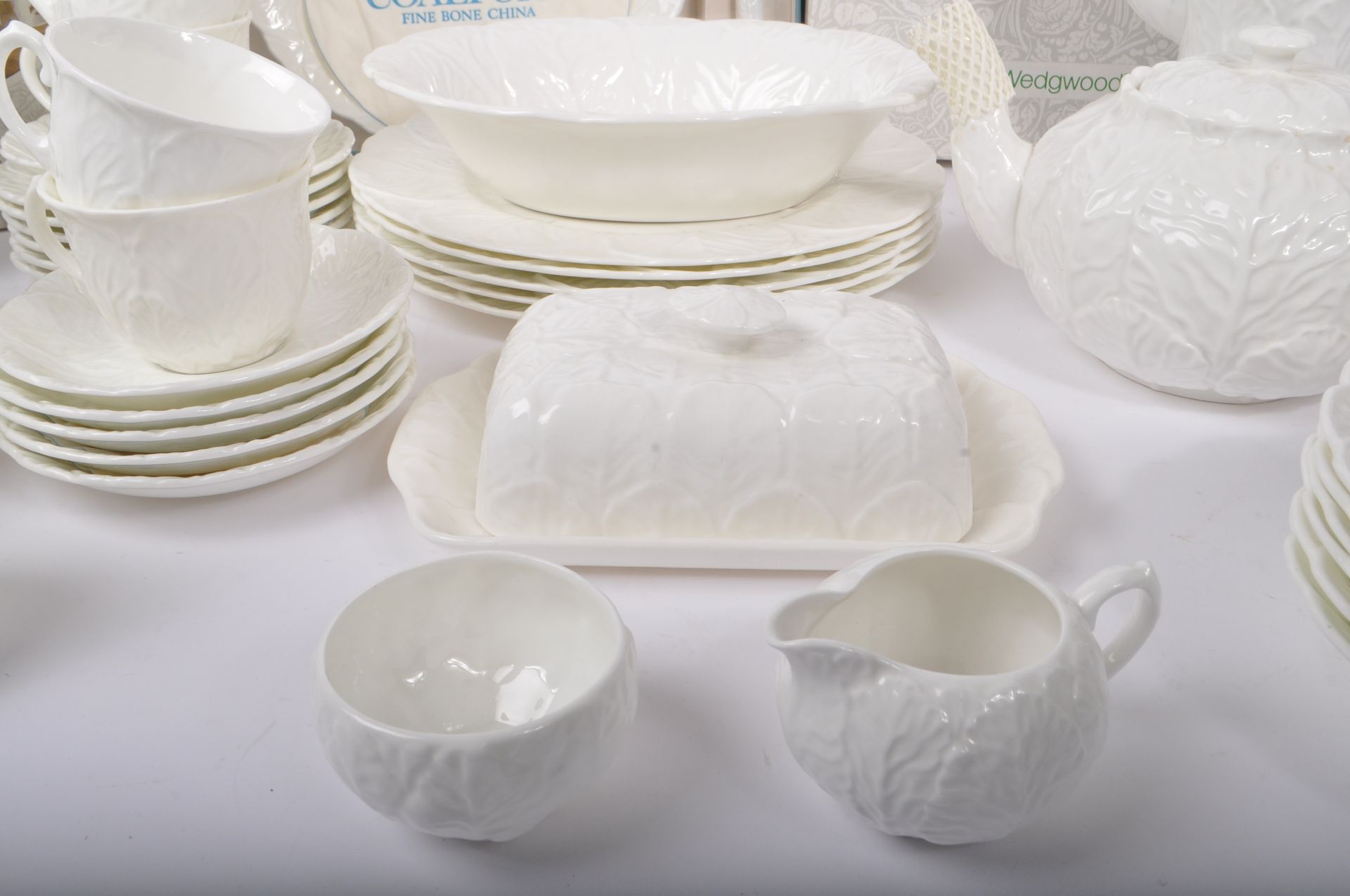 COALPORT - COLLECTION OF COUNTRYWARE TEA AND DINNER SET - Image 3 of 9