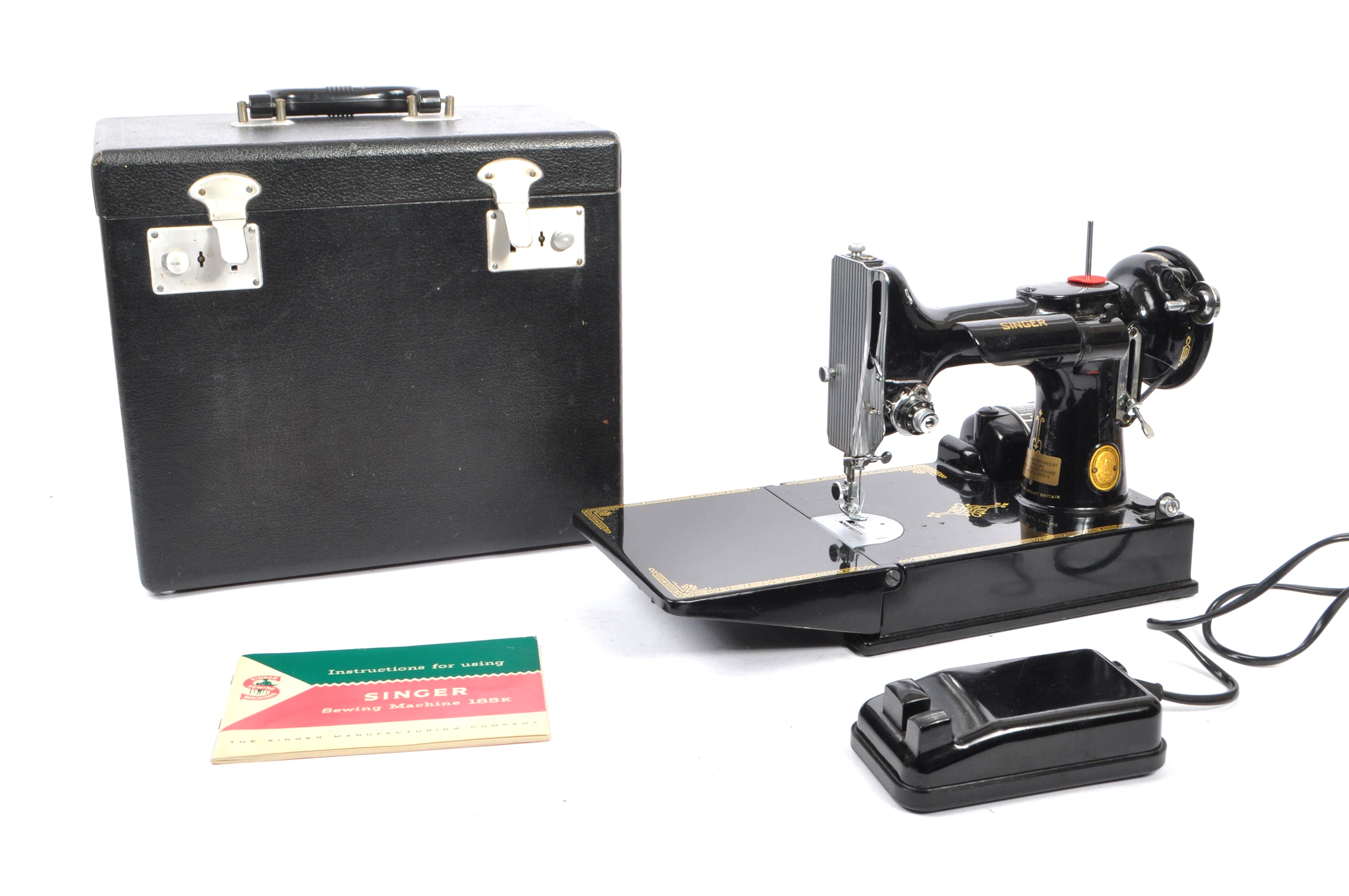 SINGER SEWING MACHINE FEATHERWEIGHT 185K IN CASE