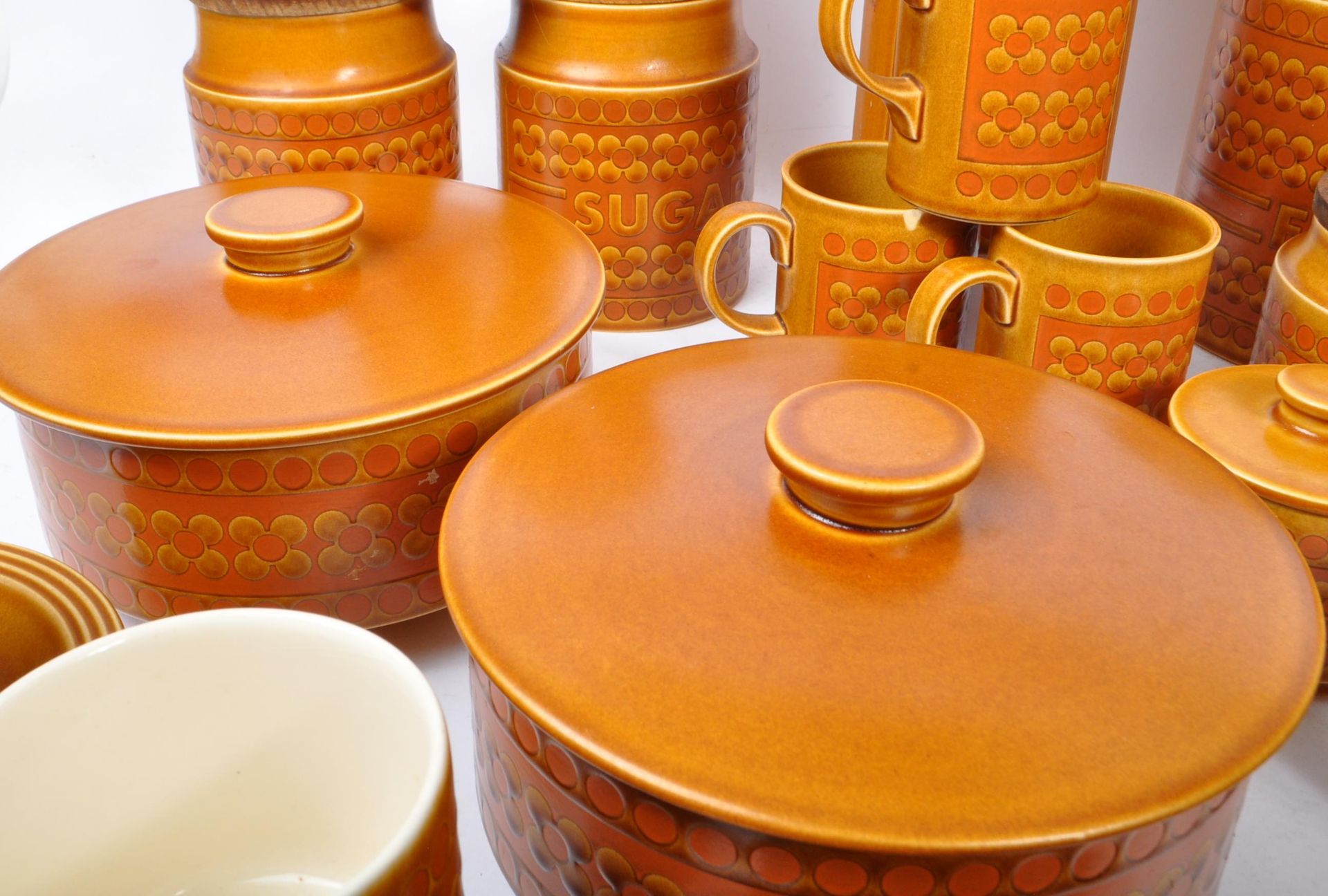 HORNSEA SAFFRON - LARGE COLLECTION OF TEA AND DINNER SERVICE - Image 3 of 8