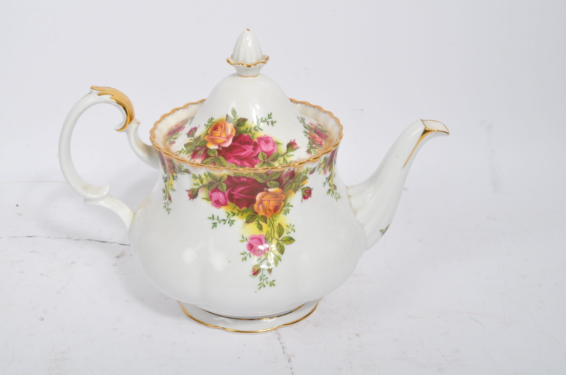 ROYAL ALBERT - OLD COUNTRY ROSES - PORCELAIN PART TEA SET - Image 2 of 5