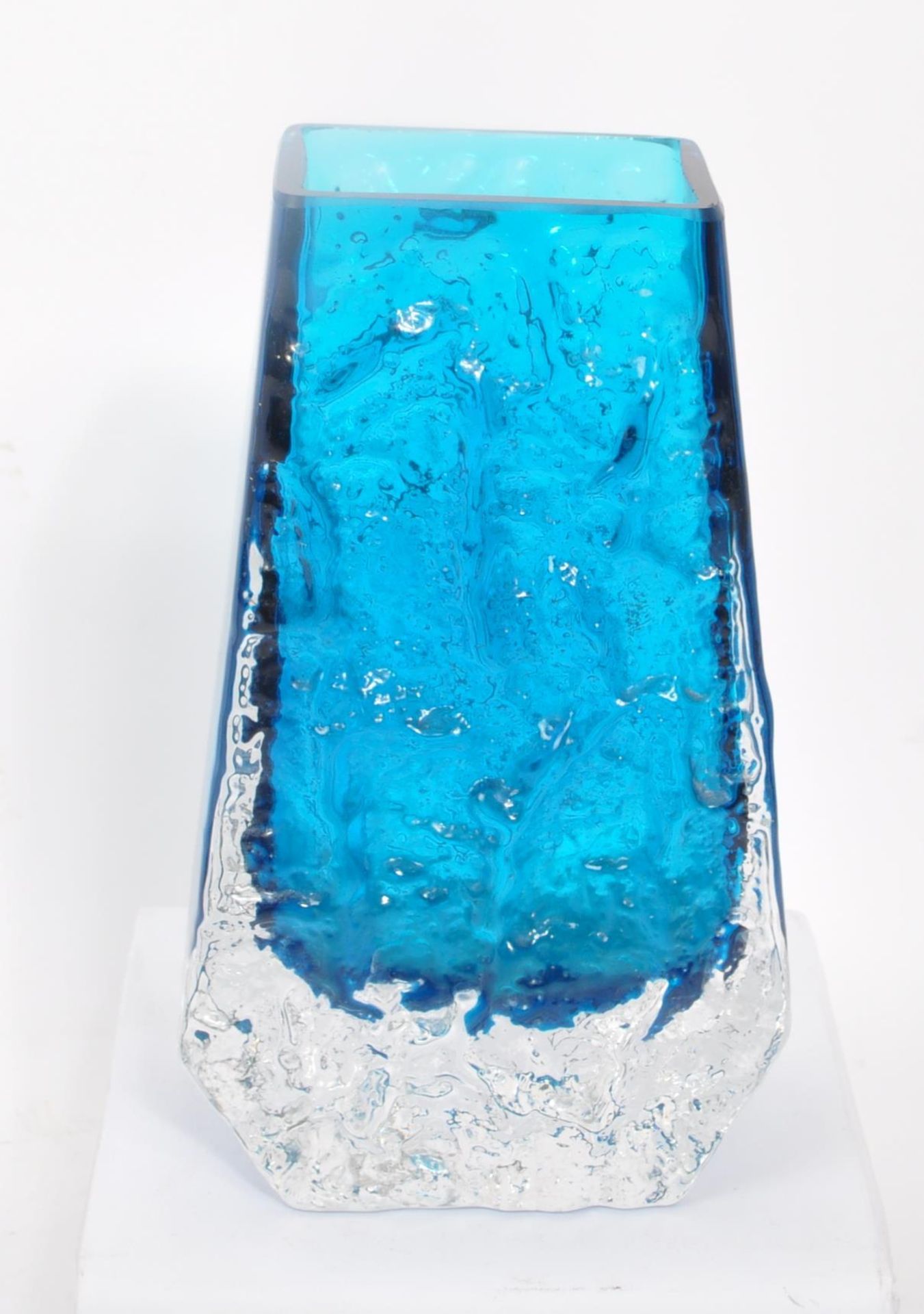 WHITEFRIARS - RETRO STUDIO ART GLASS COFFIN VASE - Image 2 of 9