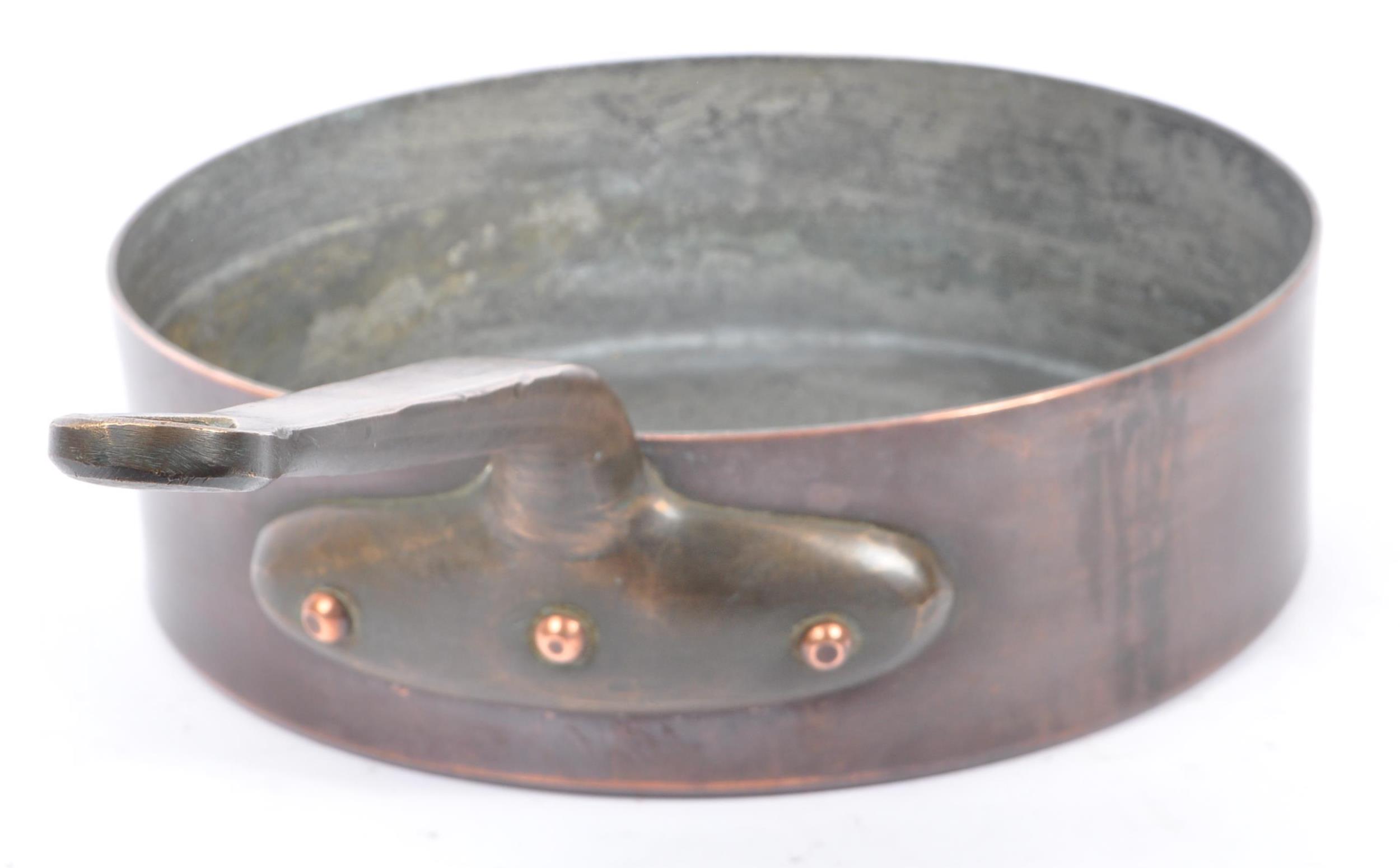 LARGE HEAVYWEIGHT MID 20TH CENTURY COPPER & BRONZE SKILLET PAN - Image 4 of 5