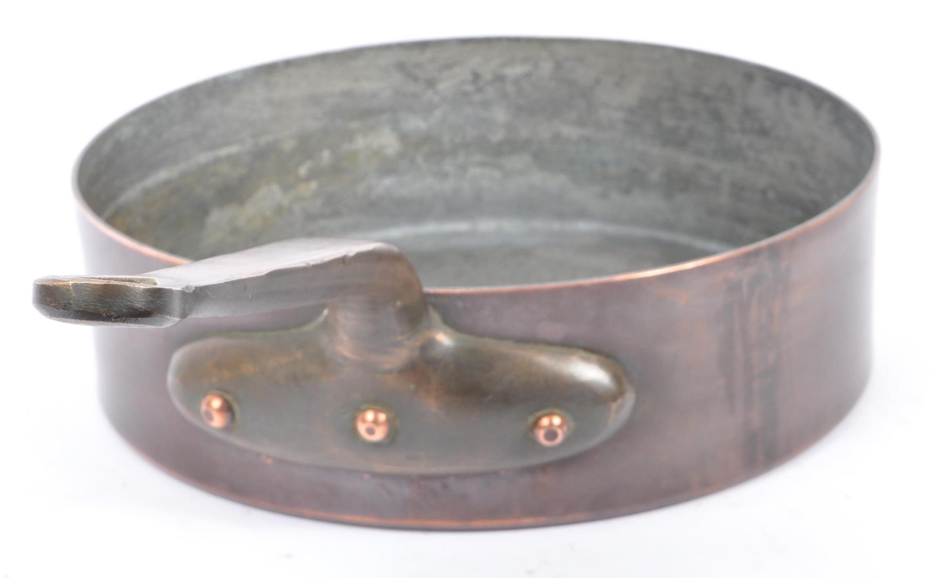 LARGE HEAVYWEIGHT MID 20TH CENTURY COPPER & BRONZE SKILLET PAN - Bild 4 aus 5