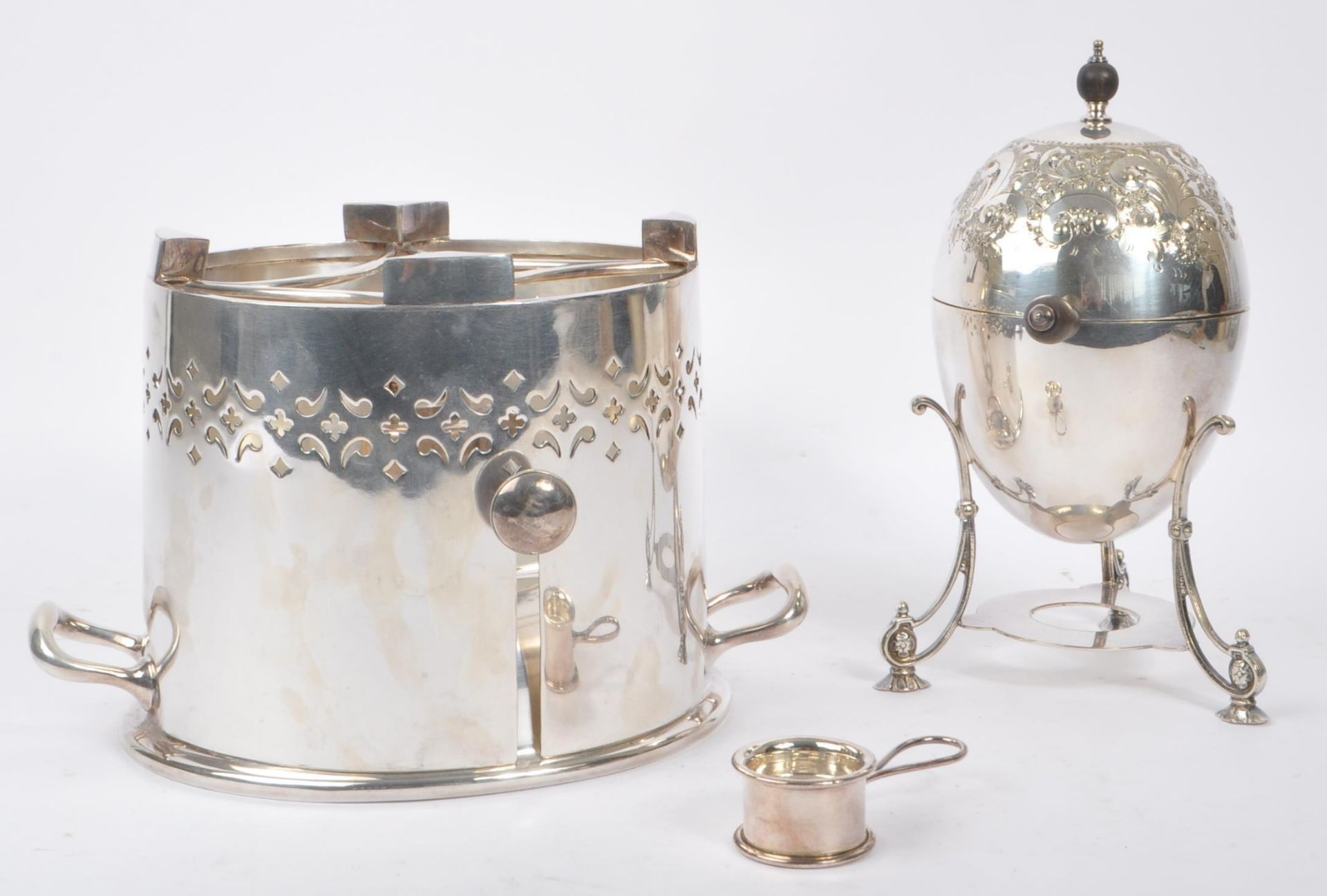 EARLY 20TH CENTURY EPNS SILVER BURNER & CODDLER