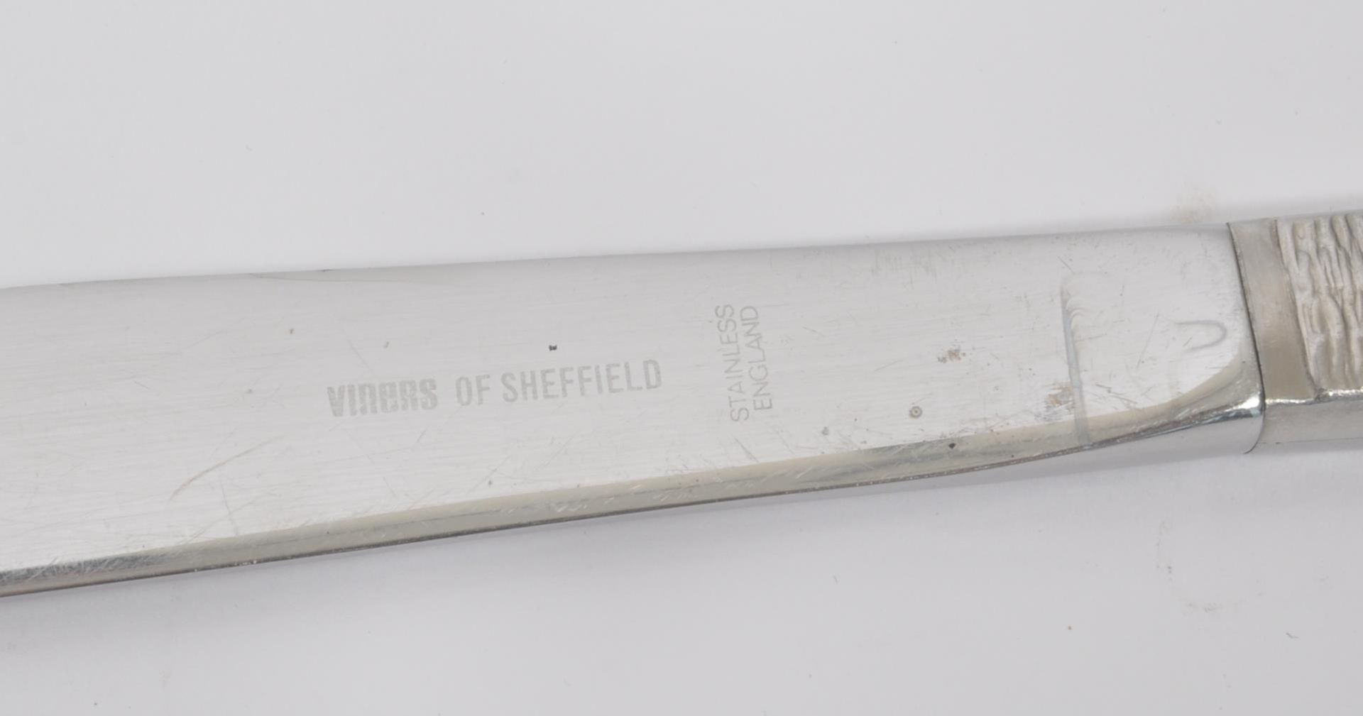 COLLECTION OF VINERS OF SHEFFIELD BARK EFFECT CUTLERY - Bild 6 aus 6