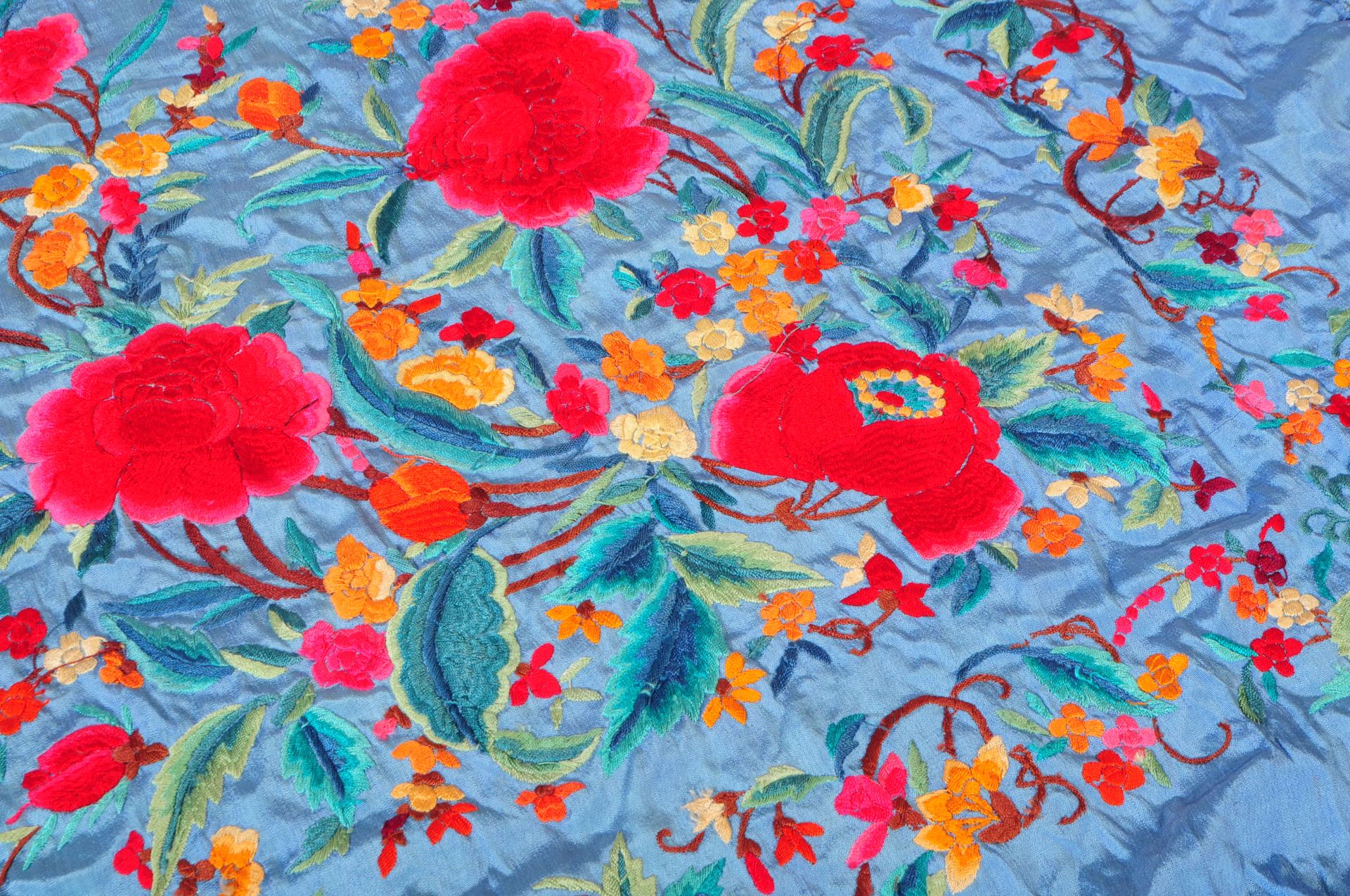 QING DYNASTY SILK EMBROIDERED CHINESE TEXTILE SHAWL THROW - Image 7 of 8