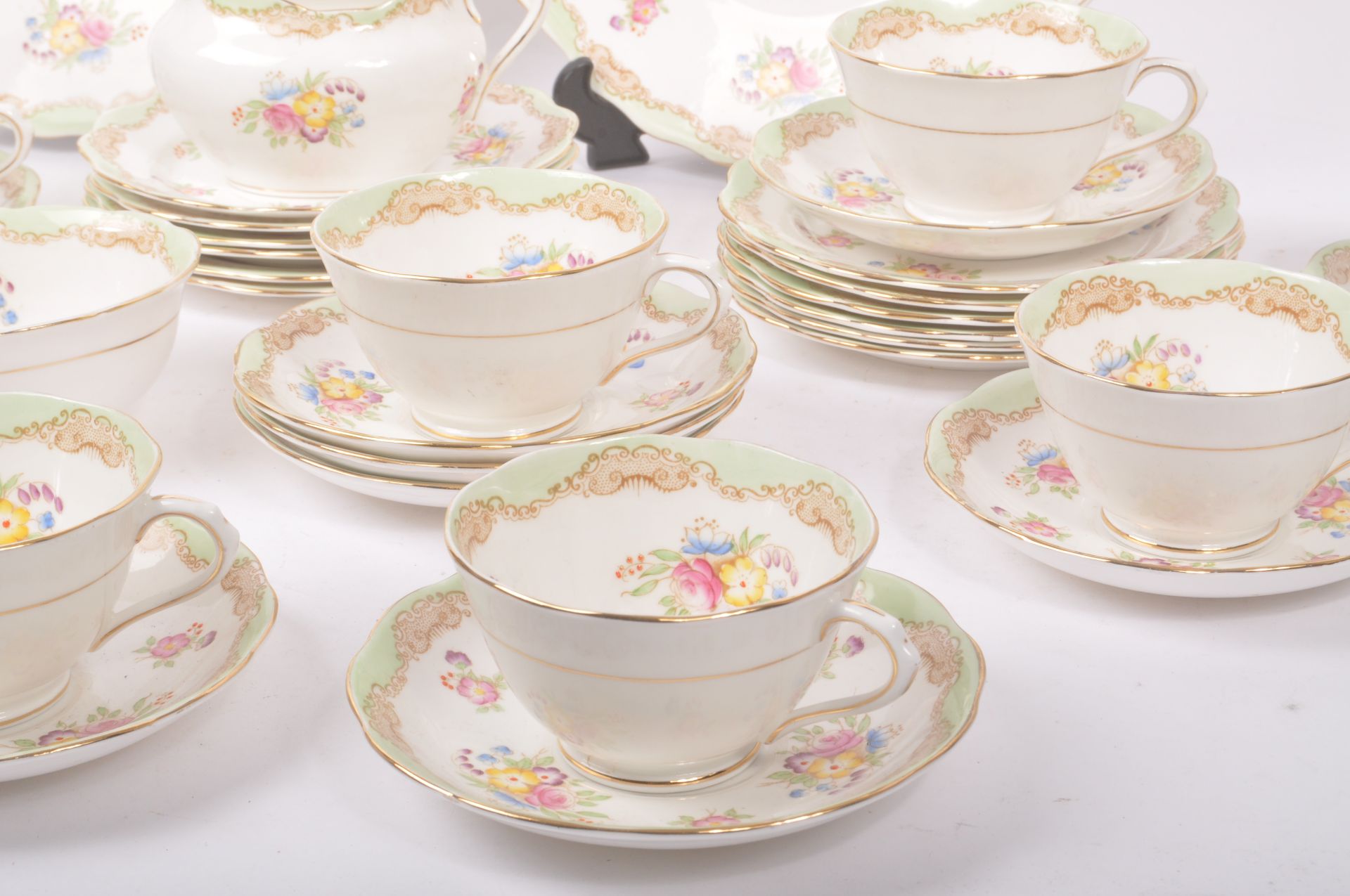 ROYAL ALBERT - EARLY 20TH CENTURY PORCELAIN TEA SERVICE - Bild 2 aus 8