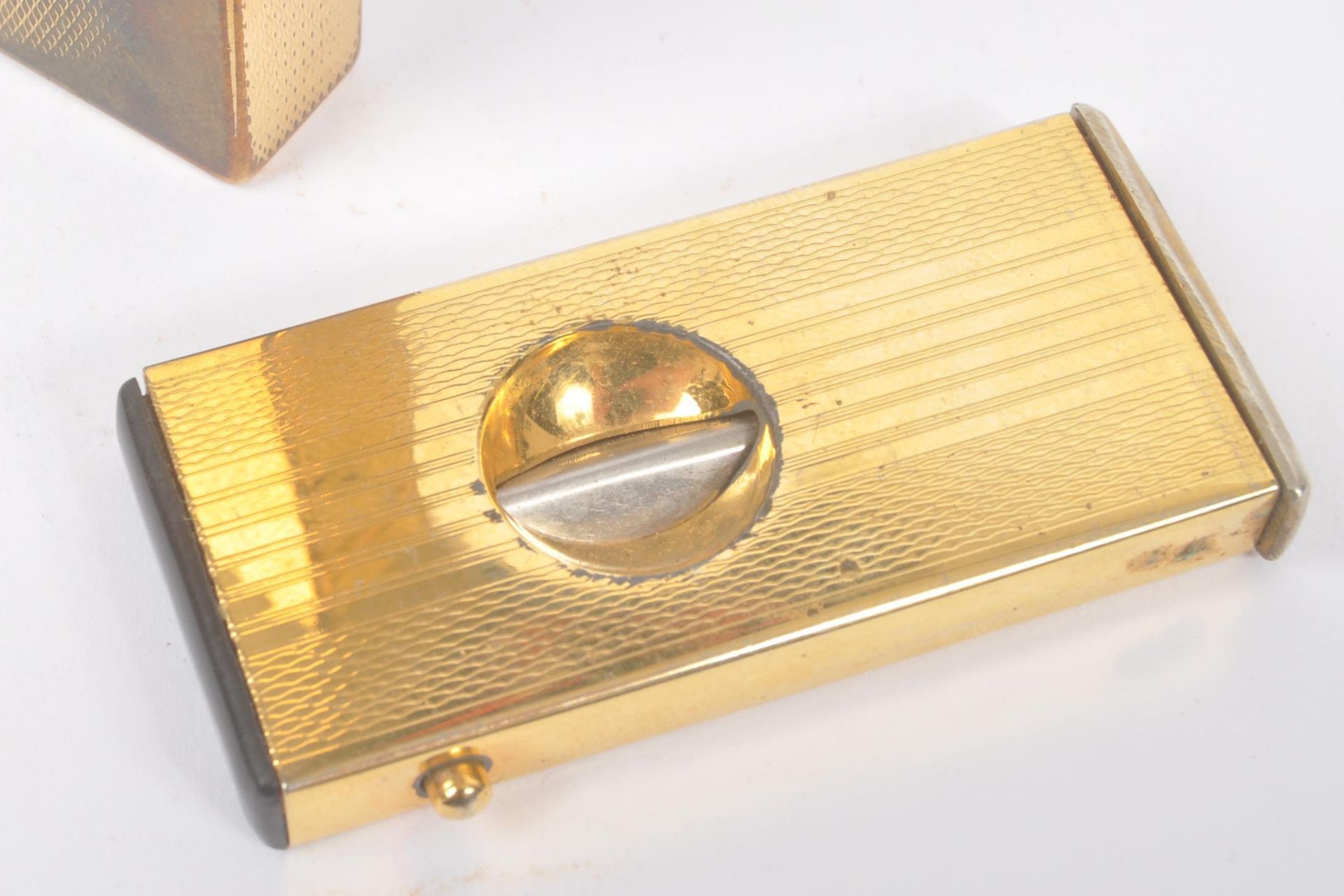 DUNHILL - 20TH CENTURY SWISS CIGARETTE LIGHTER - Image 4 of 5