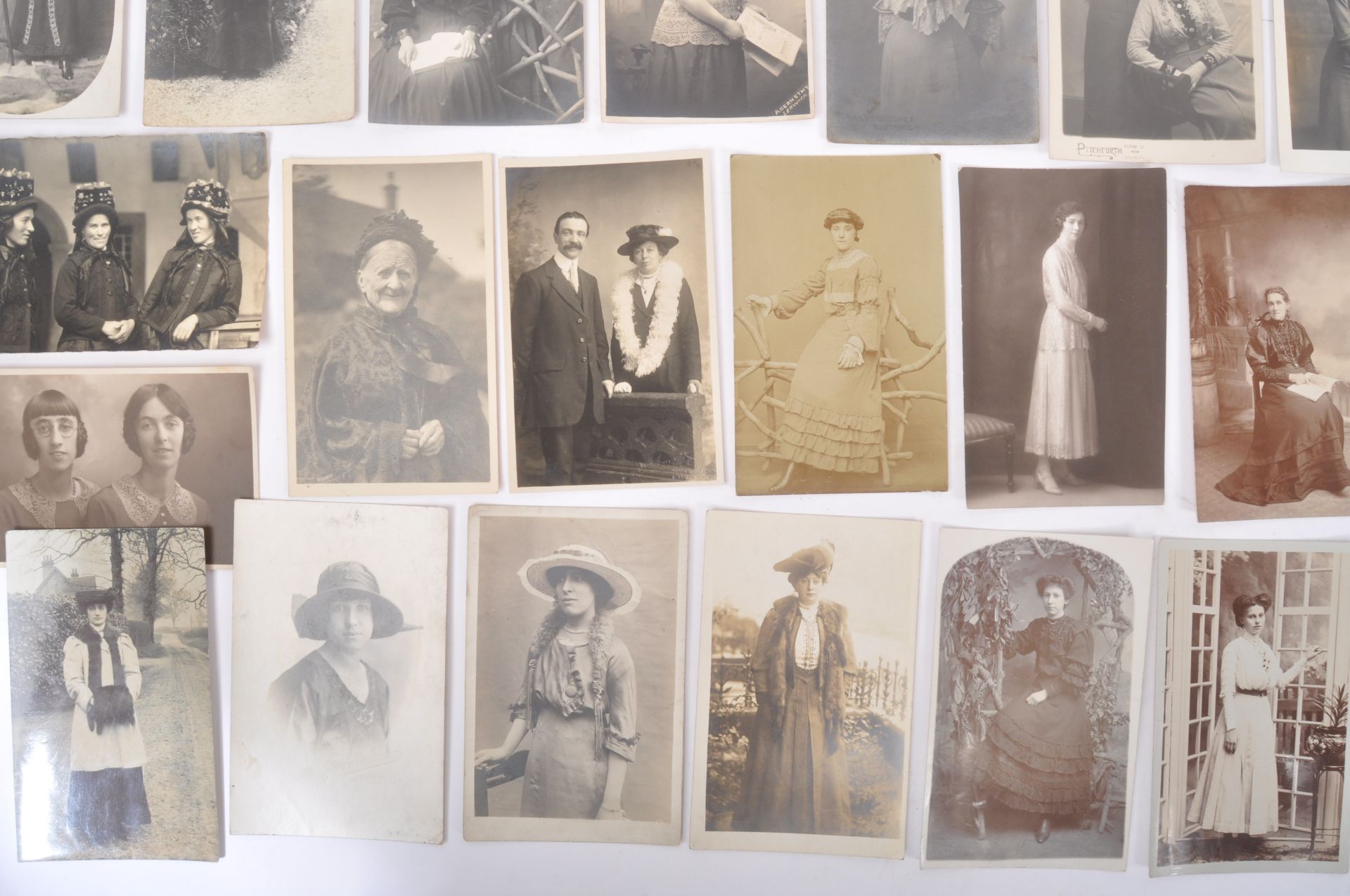 COLLECTION OF REAL PHOTO POSTCARDS OF SOCIAL HISTORY WOMEN - Bild 7 aus 15