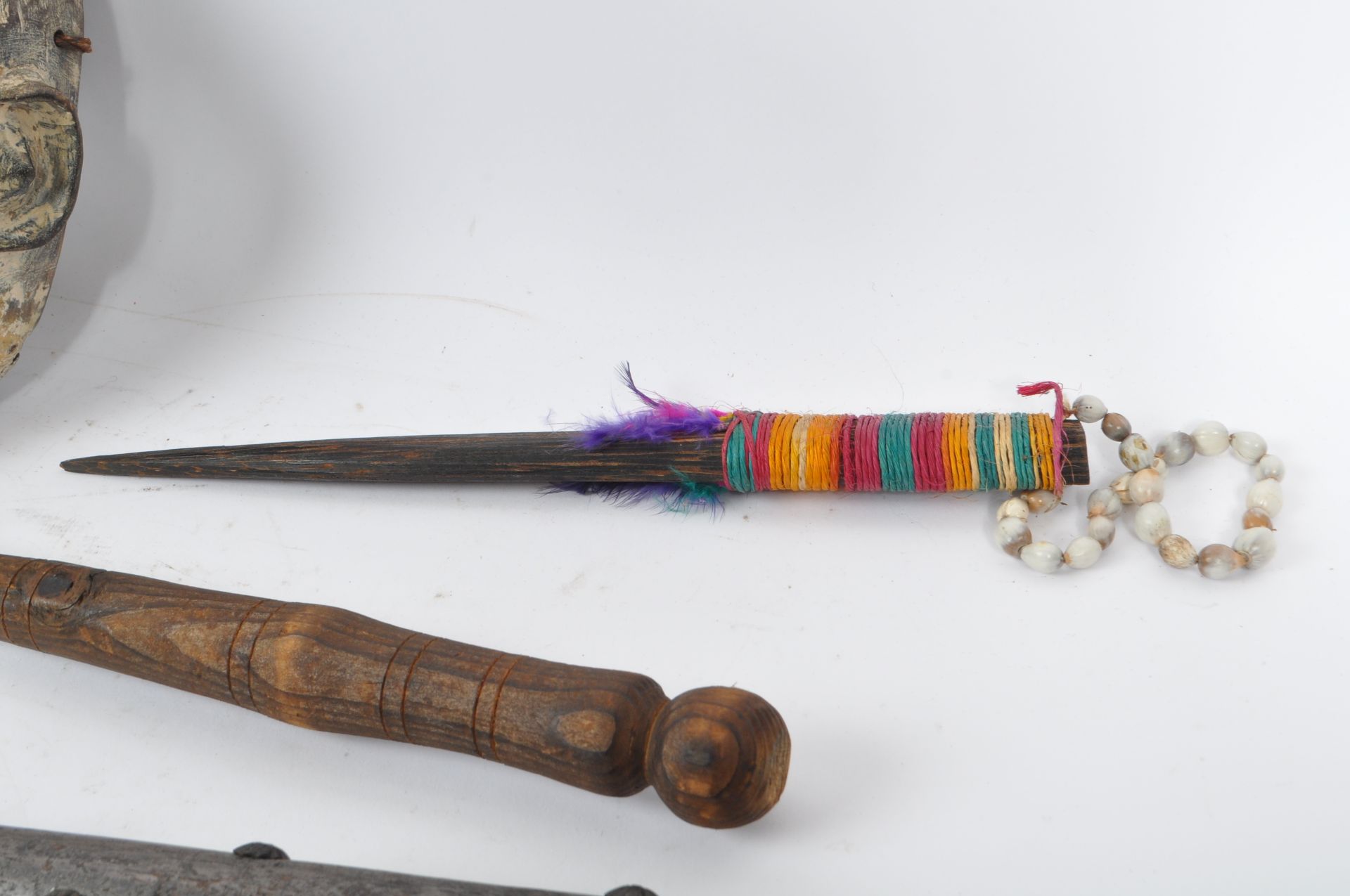 COLLECTION OF ASSORTED TRIBAL AND ETHNOGRAPHIC ITEMS - Image 3 of 7