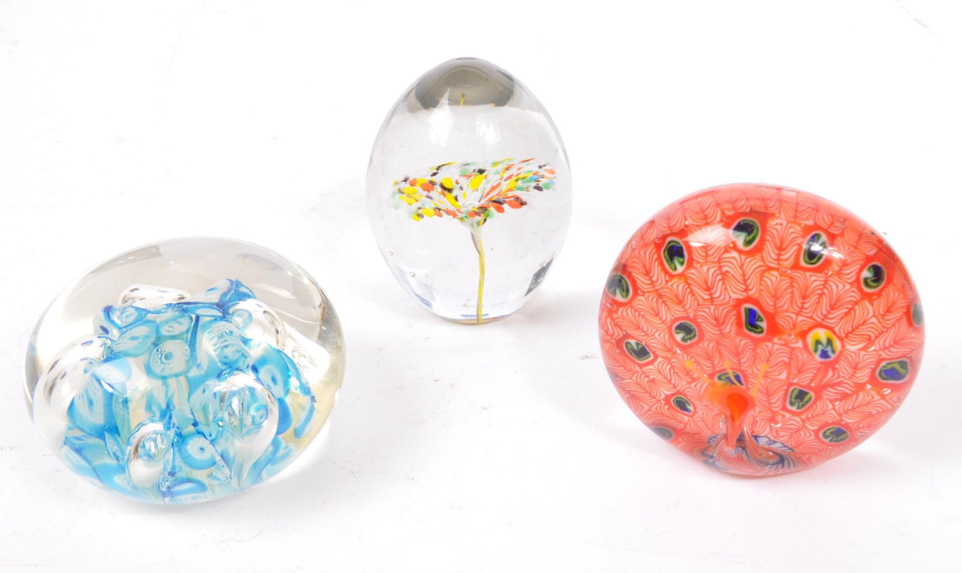COLLECTION OF VINTAGE STUDIO ART GLASS PAPERWEIGHTS - Image 4 of 5