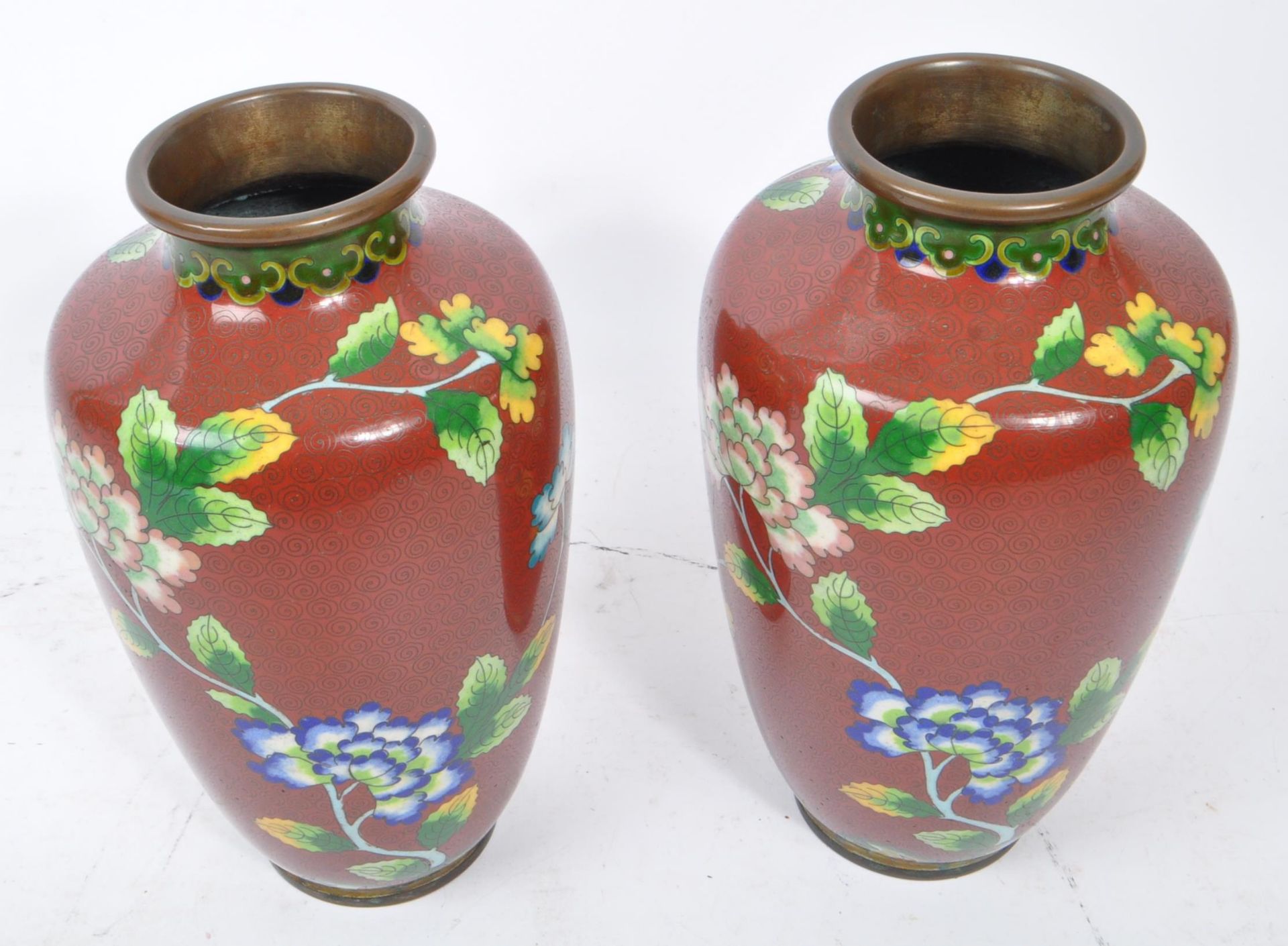 PAIR OF REPUBLIC EXPORT ENAMEL CHINESE VASES - Bild 2 aus 6