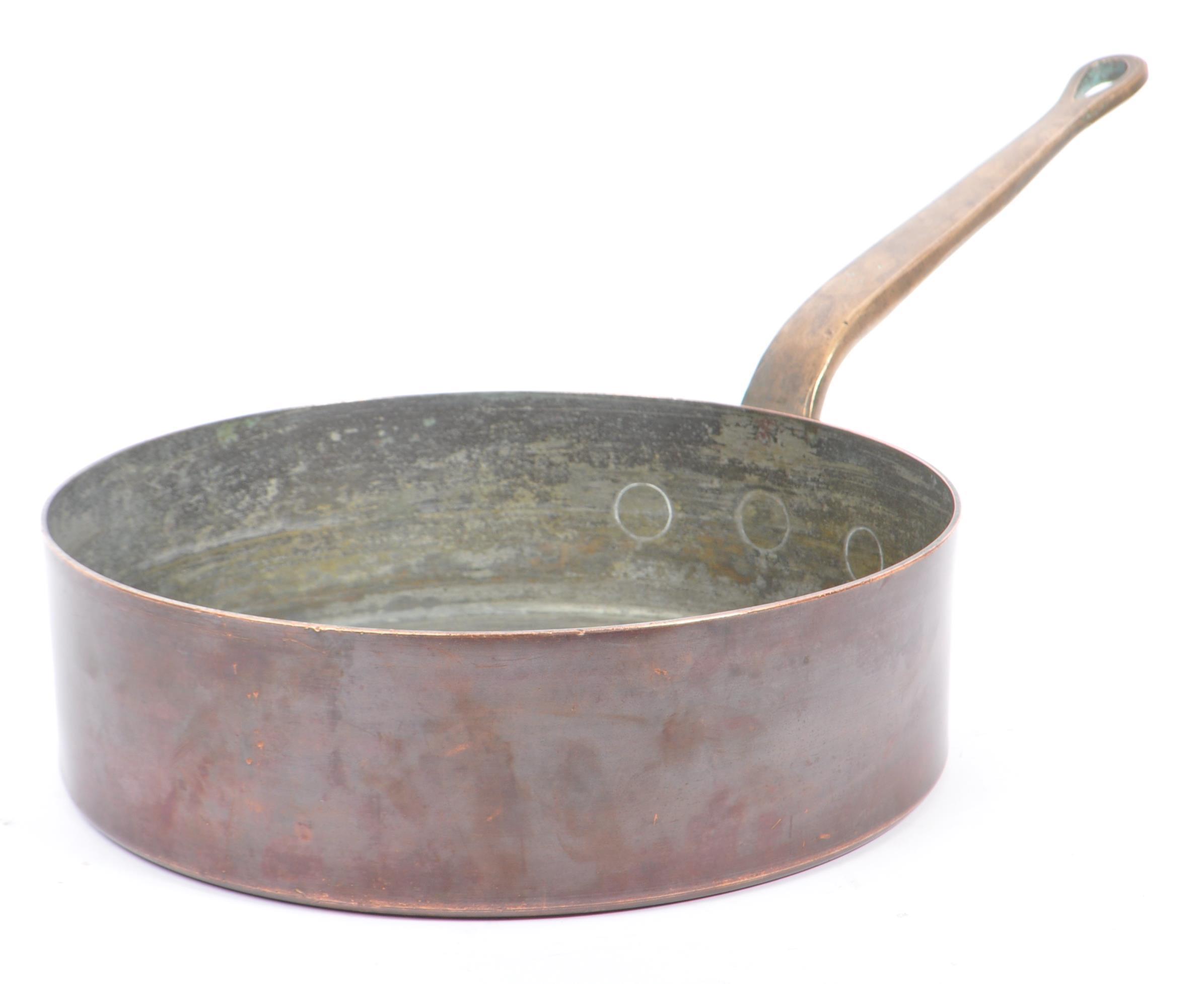 LARGE HEAVYWEIGHT MID 20TH CENTURY COPPER & BRONZE SKILLET PAN - Image 2 of 5