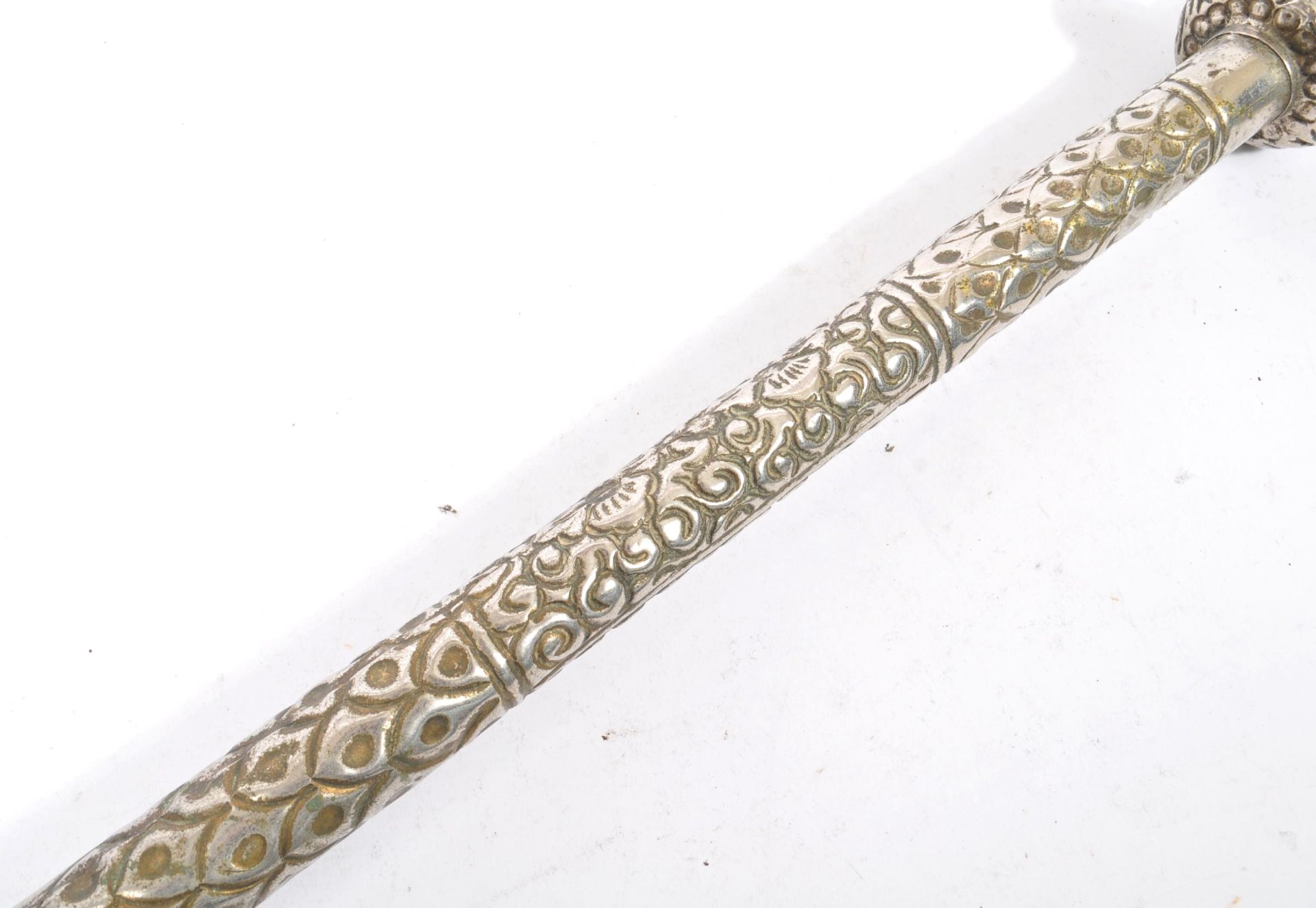 VINTAGE 20TH CENTURY INDIAN WHITE METAL ELEPHANT WALKING STICK - Bild 5 aus 5