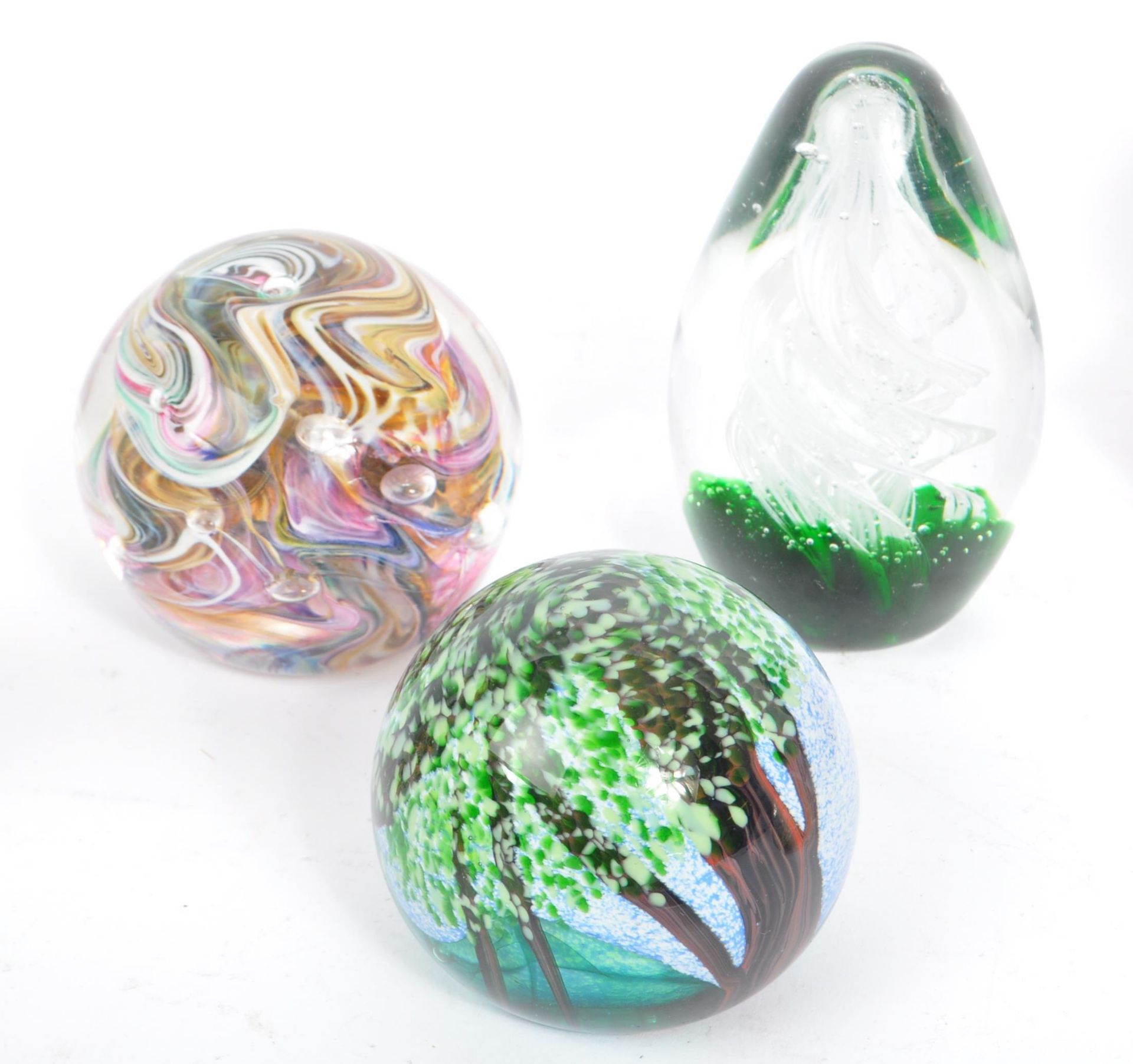 COLLECTION OF VINTAGE STUDIO ART GLASS PAPERWEIGHTS - Bild 5 aus 9