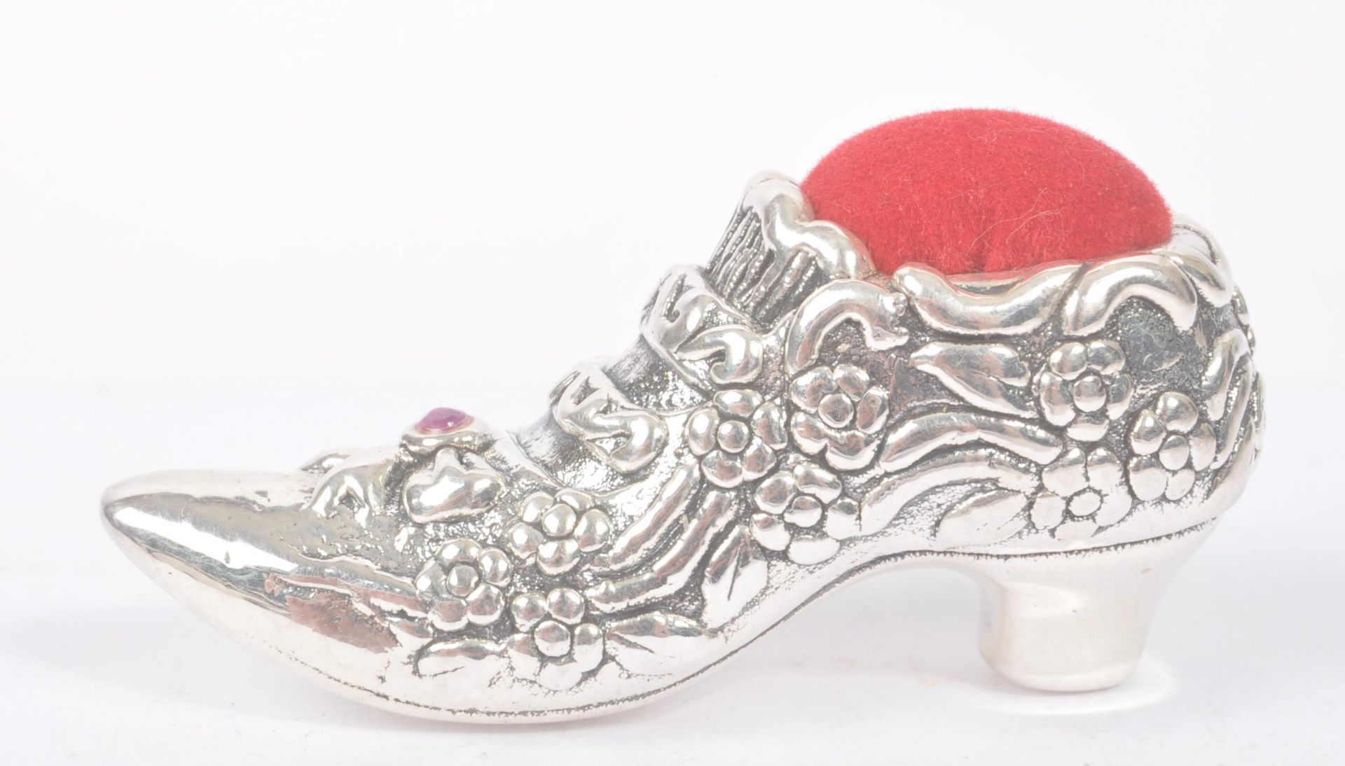 VICTORIAN 19TH CENTURY STYLE HIGH HEEL SHOE PIN CUSHION - Image 2 of 5