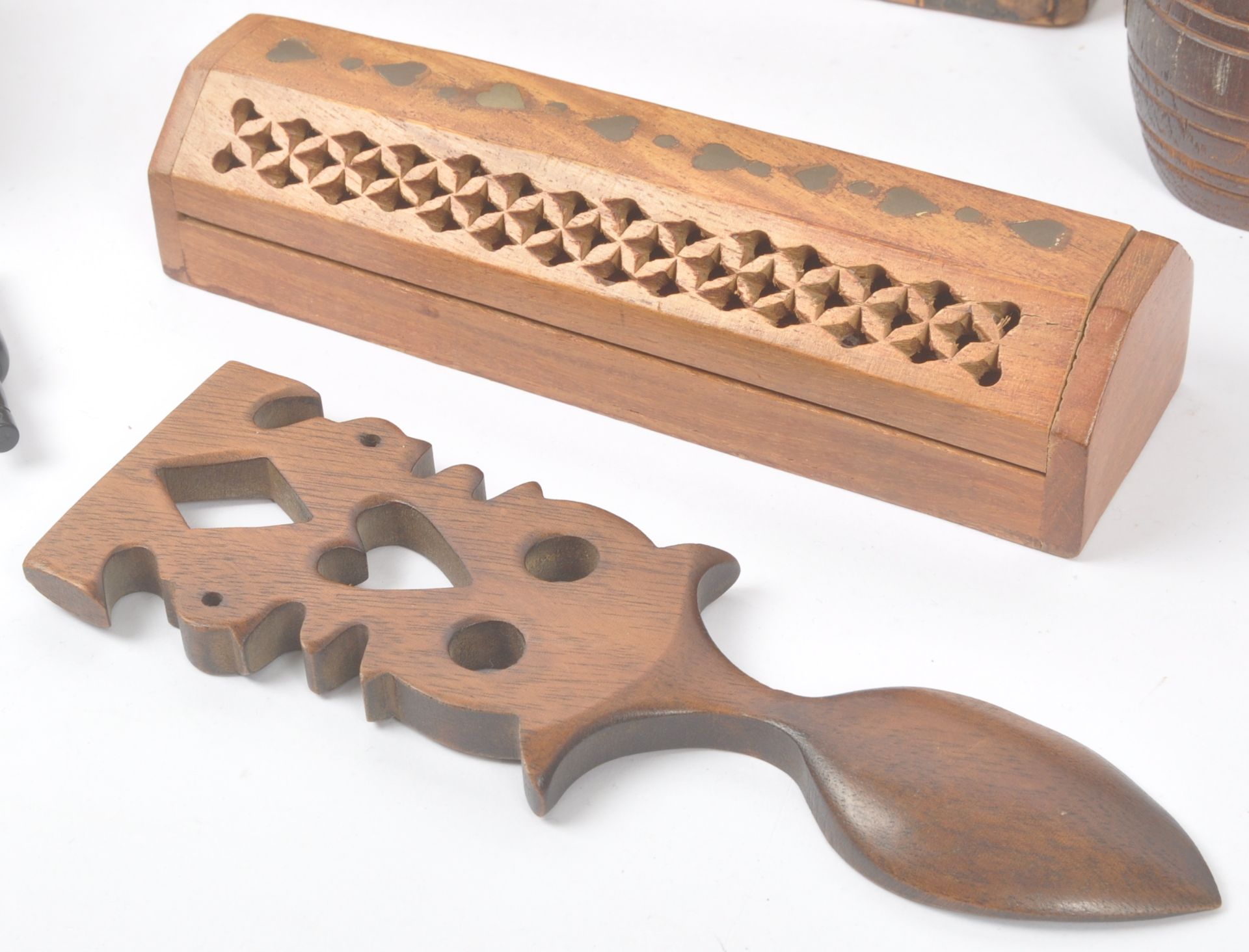 COLLECTION OF TREEN WOODEN HOUSEHOLD ITEMS - Image 3 of 9